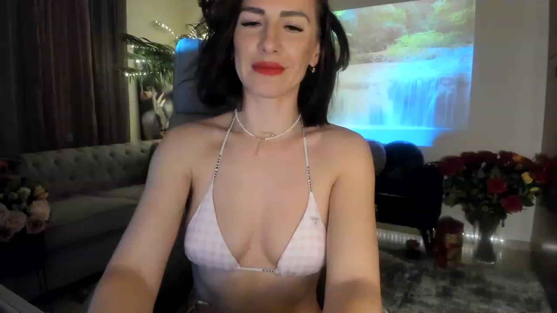 Gallery image thumbnail from Aarte_miss's myfreecams stream on, 04/10/2023, 24:42 image 5 of 20