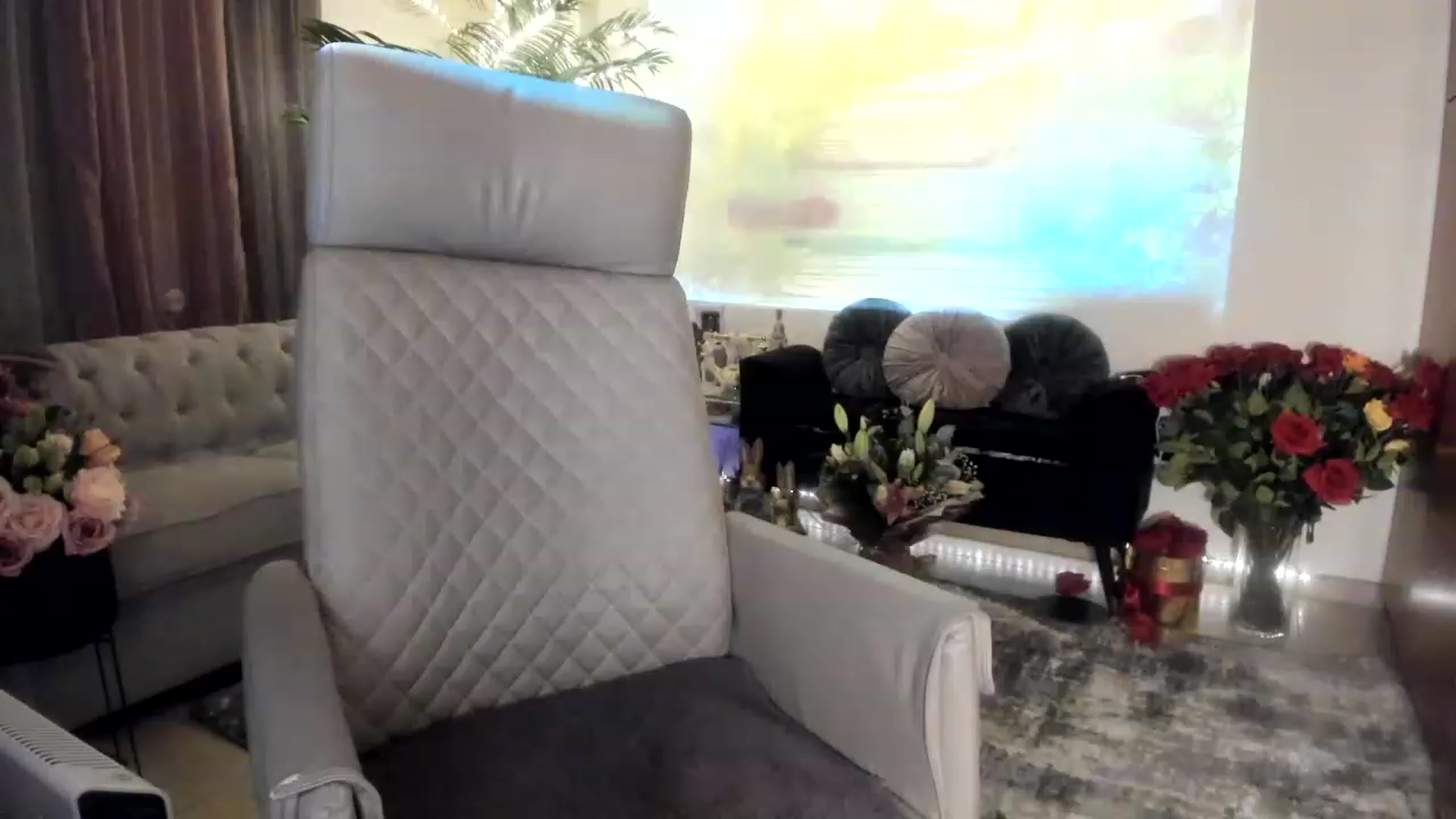 Gallery image thumbnail from Aarte_miss's myfreecams stream on, 04/10/2023, 24:42 image 13 of 20