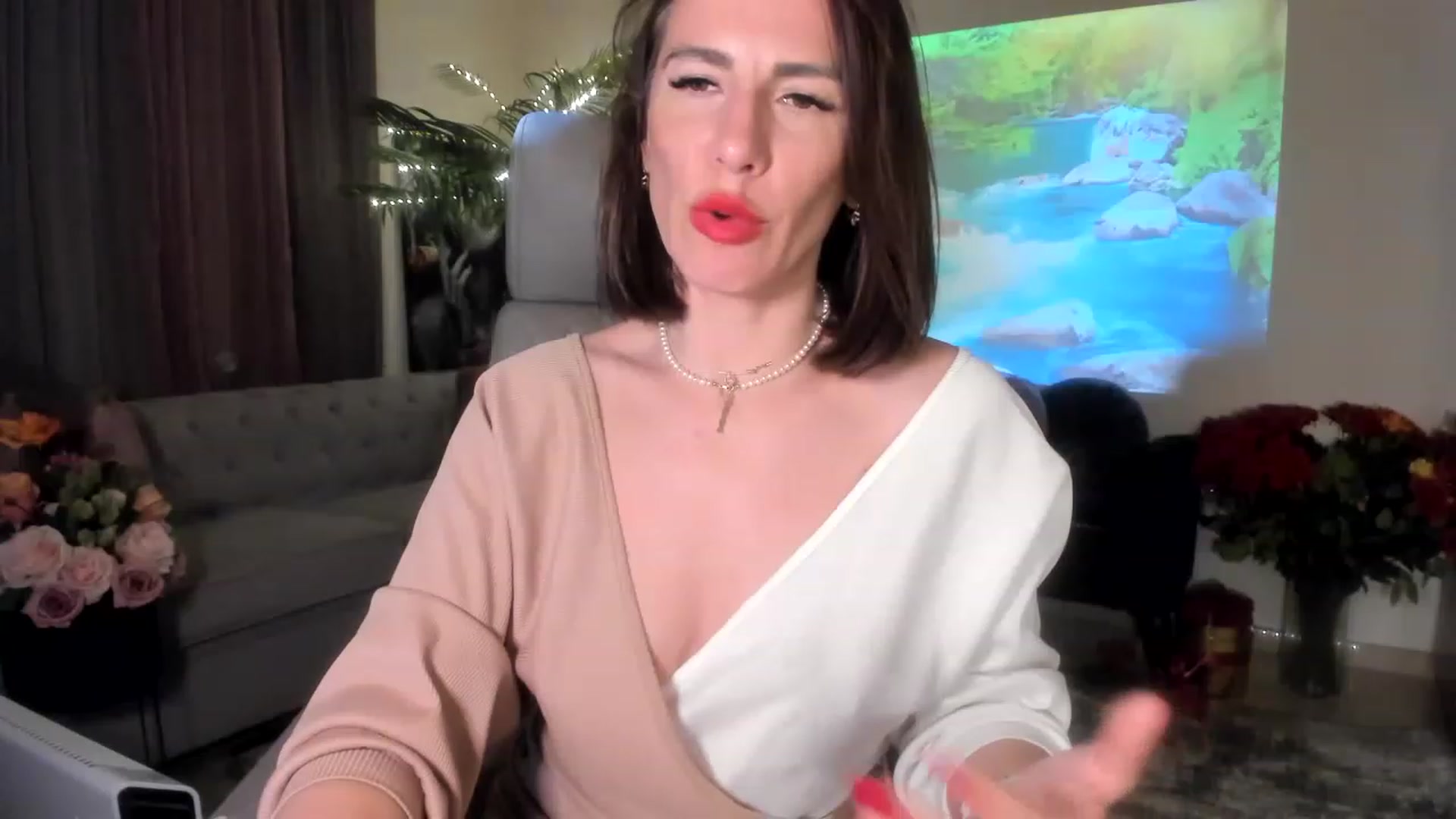 Gallery image thumbnail from Aarte_miss's myfreecams stream on, 04/12/2023, 02:00 image 3 of 20