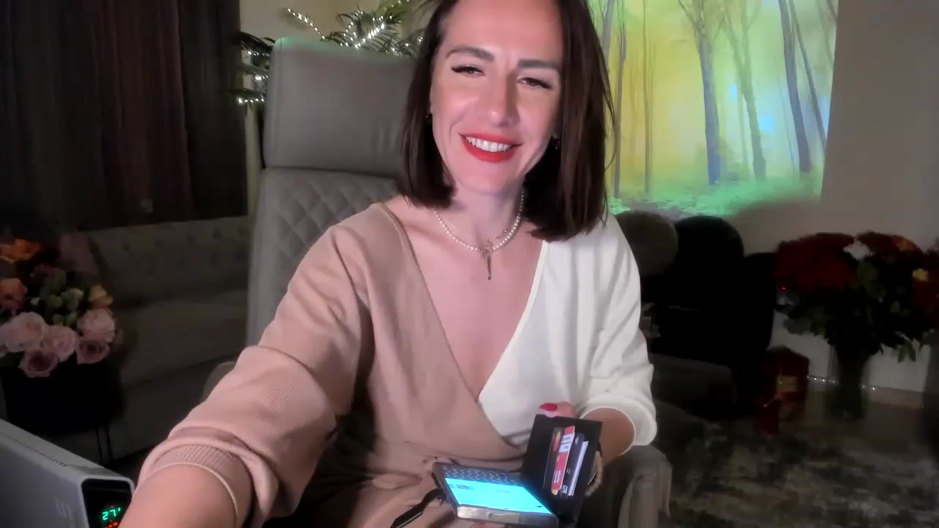 Gallery image thumbnail from Aarte_miss's myfreecams stream on, 04/12/2023, 02:00 image 1 of 20