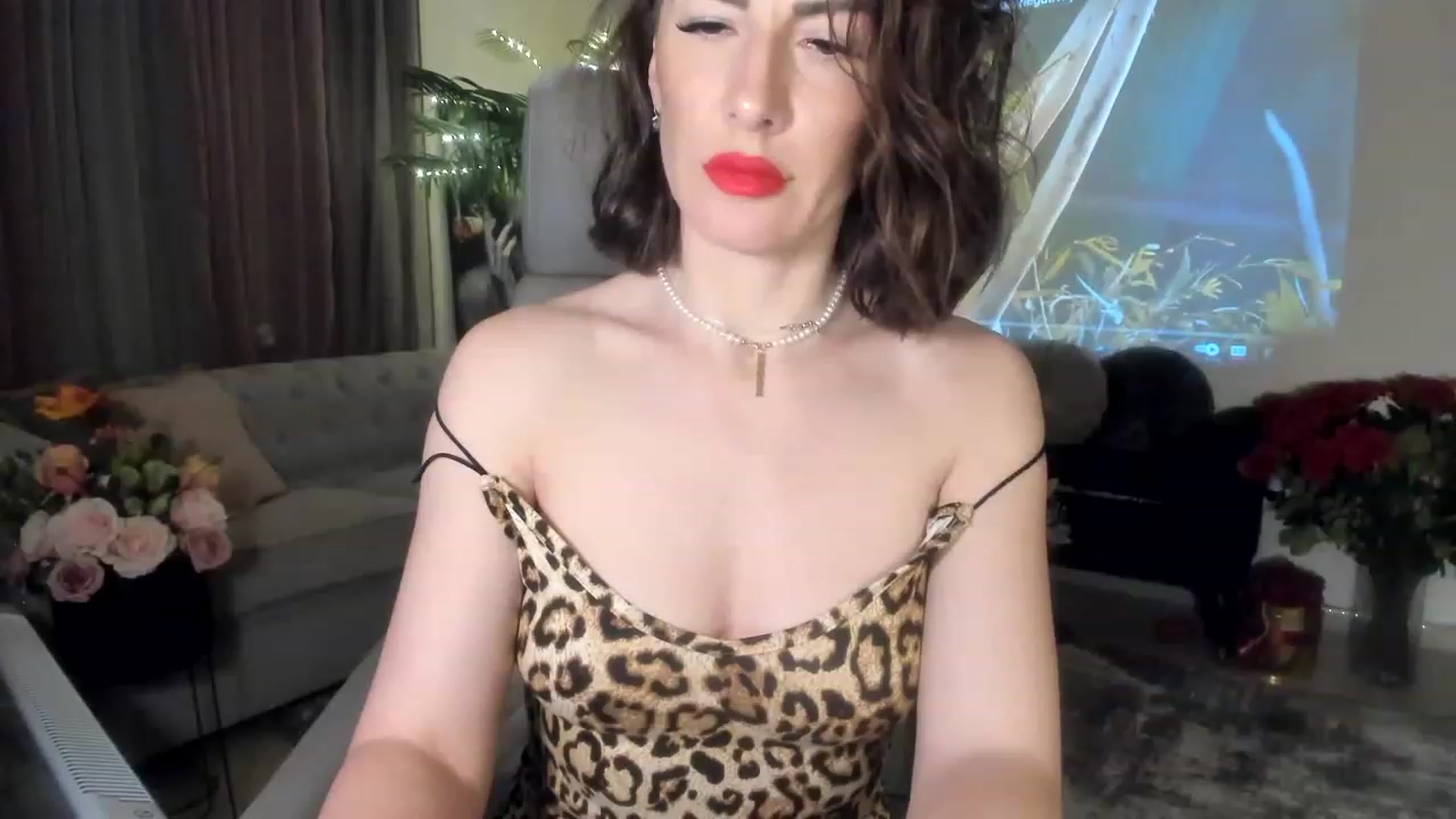 Gallery image thumbnail from Aarte_miss's myfreecams stream on, 04/14/2023, 23:37 image 4 of 20