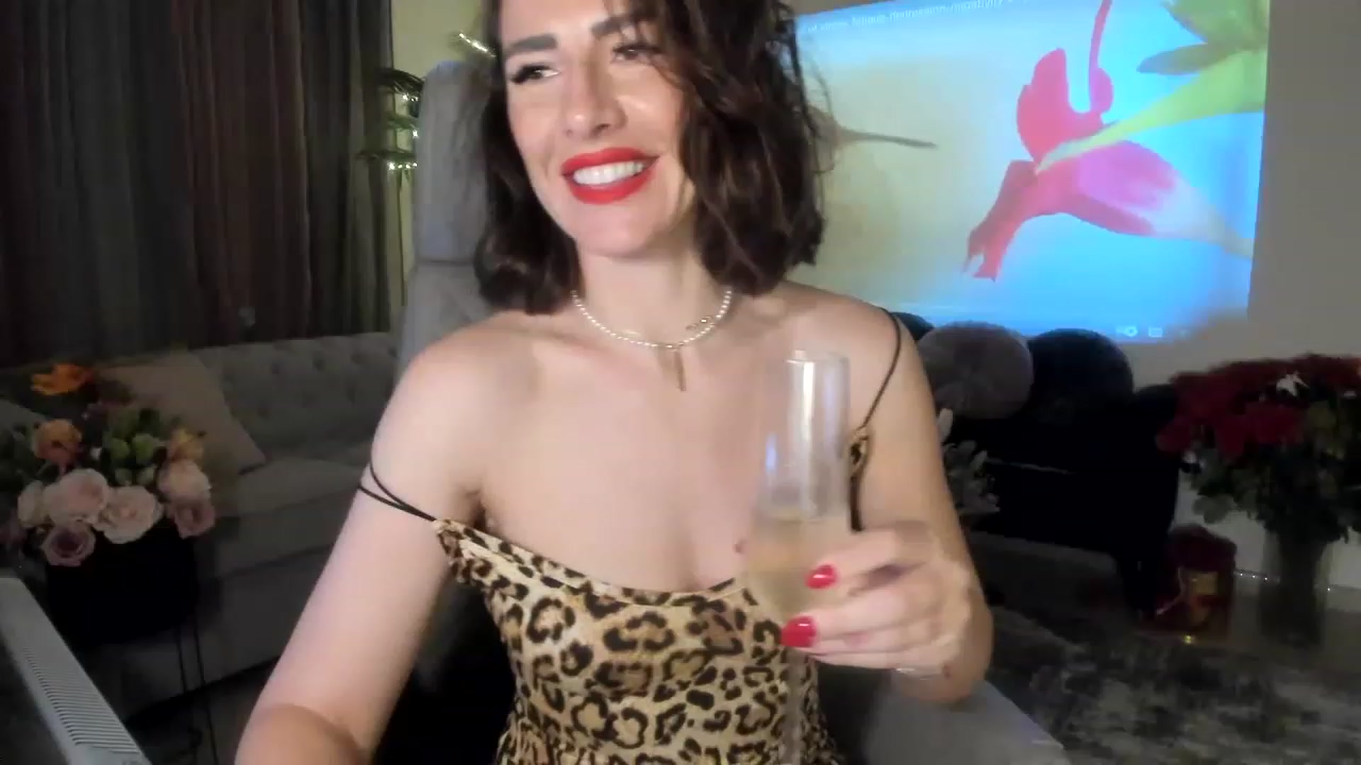 Gallery image thumbnail from Aarte_miss's myfreecams stream on, 04/14/2023, 23:37 image 5 of 20