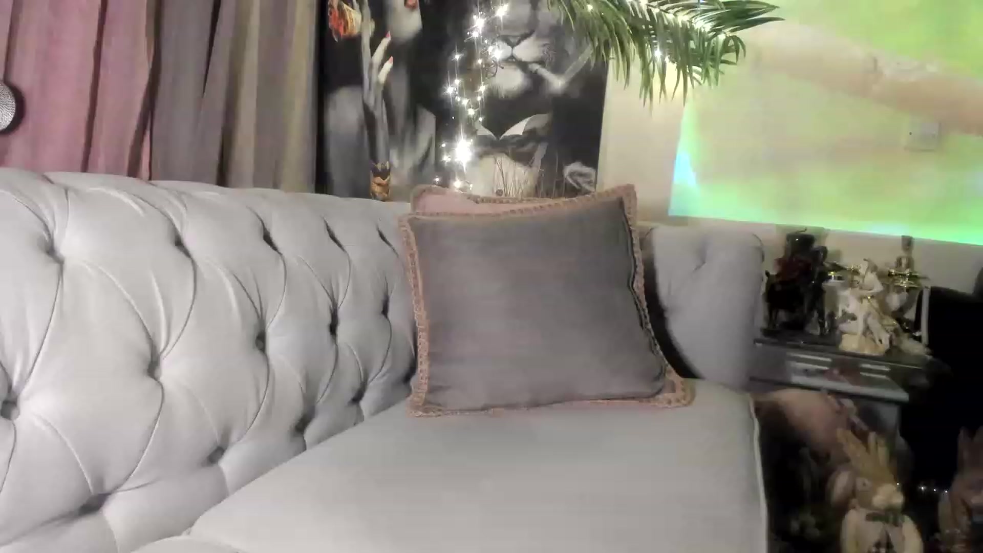 Gallery image thumbnail from Aarte_miss's myfreecams stream on, 04/15/2023, 01:24 image 8 of 20