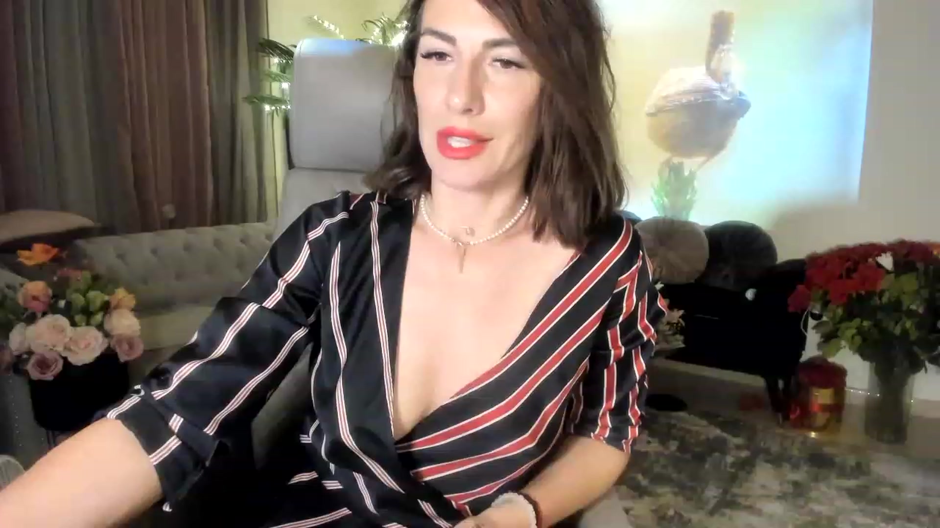 Gallery image thumbnail from Aarte_miss's myfreecams stream on, 04/16/2023, 24:00 image 4 of 20