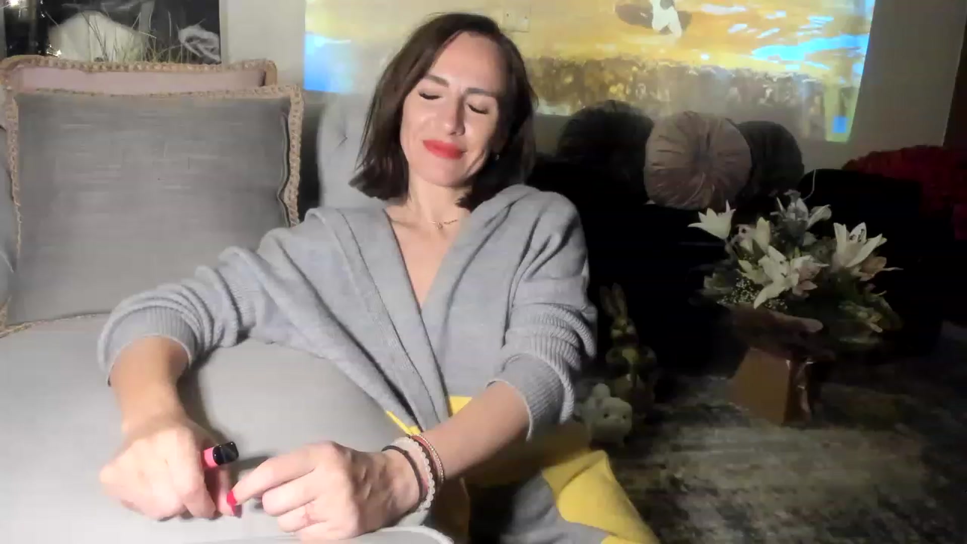 Gallery image thumbnail from Aarte_miss's myfreecams stream on, 04/17/2023, 02:38 image 11 of 20