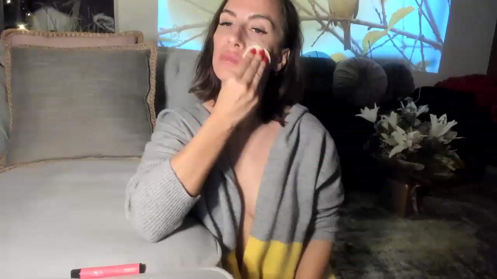 Gallery image thumbnail from Aarte_miss's myfreecams stream on, 04/17/2023, 02:38 image 17 of 20
