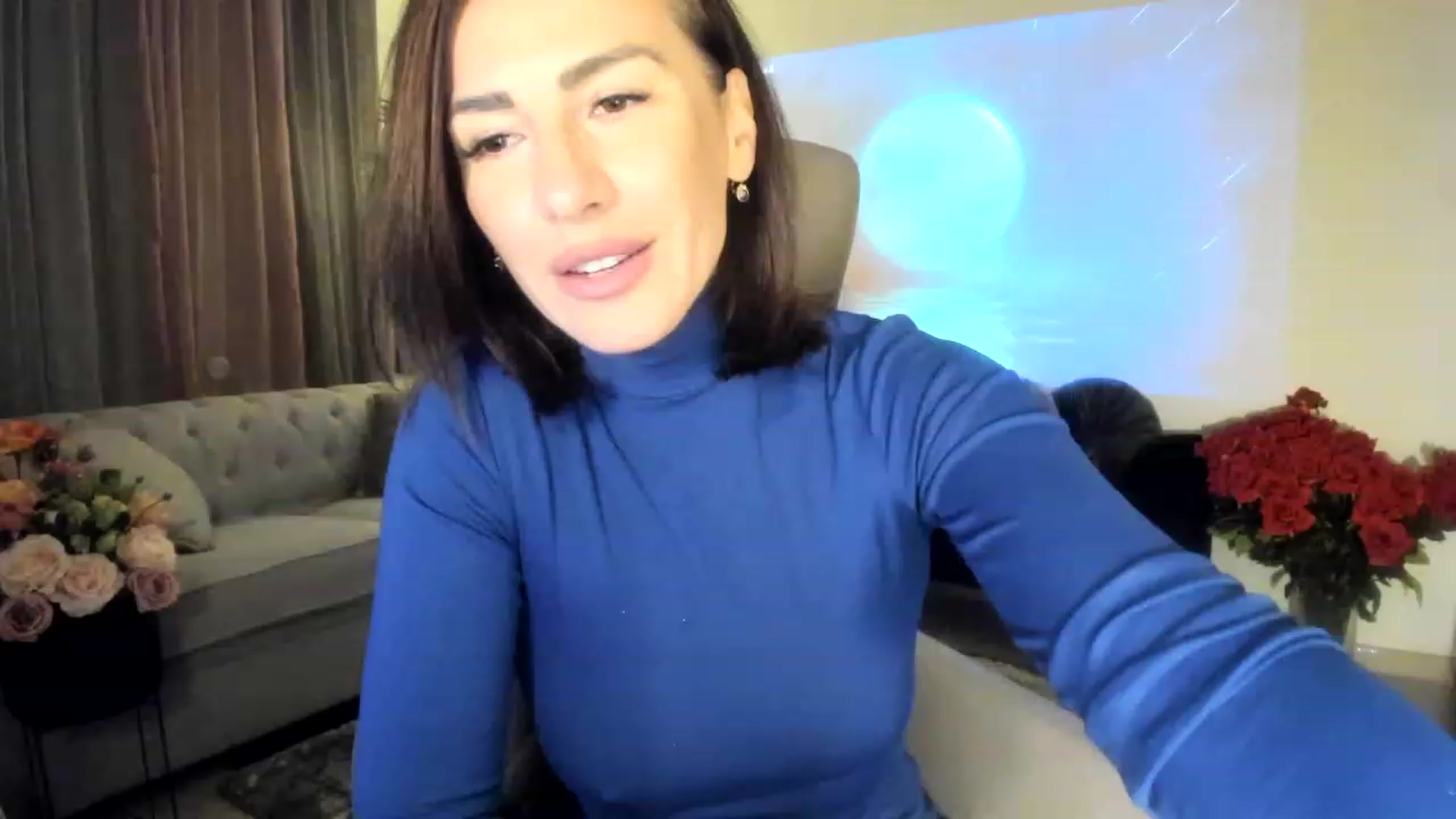Gallery image thumbnail from Aarte_miss's myfreecams stream on, 04/21/2023, 01:07 image 1 of 20