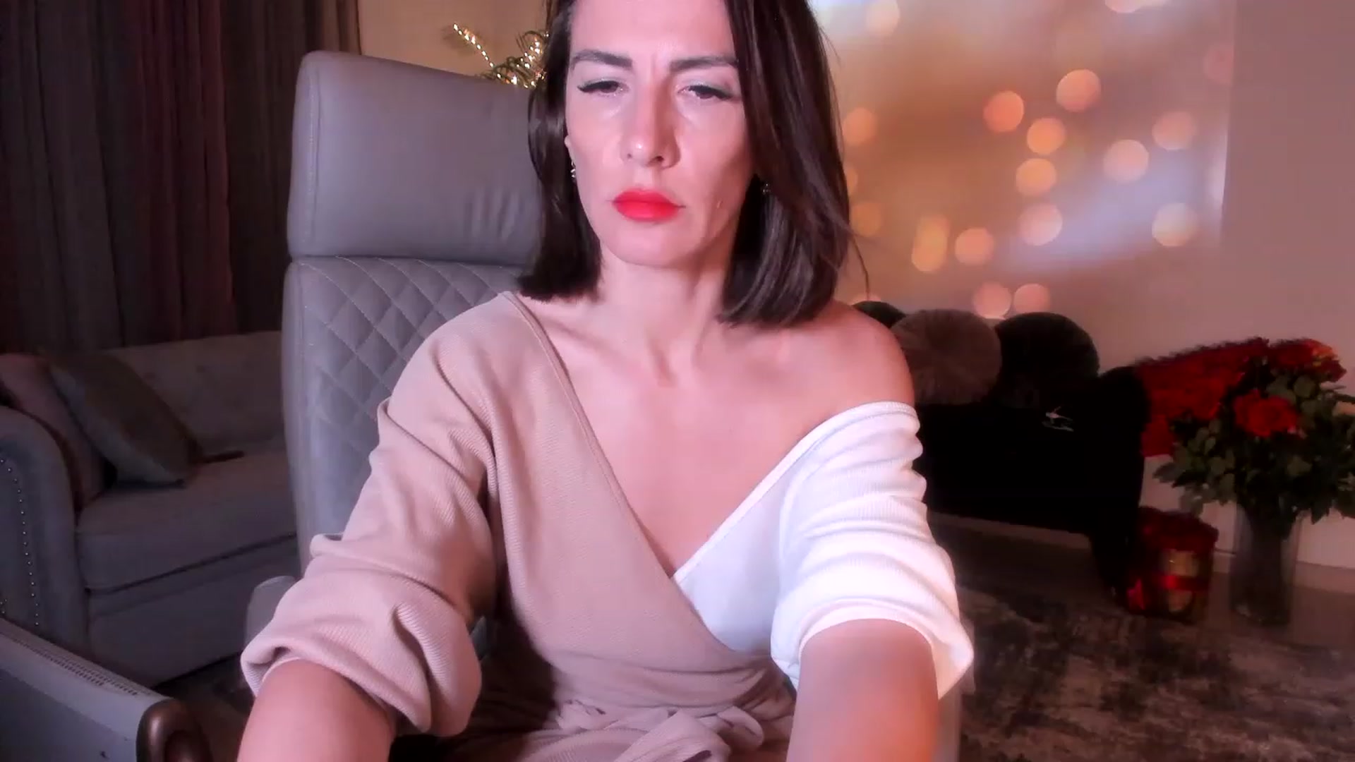 Gallery image thumbnail from Aarte_miss's myfreecams stream on, 05/05/2023, 21:04 image 2 of 20