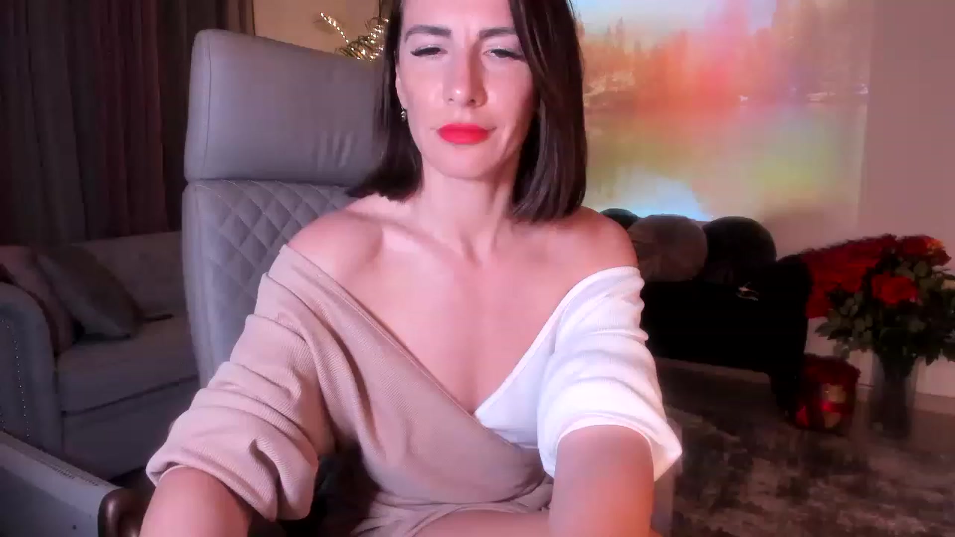 Gallery image thumbnail from Aarte_miss's myfreecams stream on, 05/05/2023, 21:04 image 15 of 20