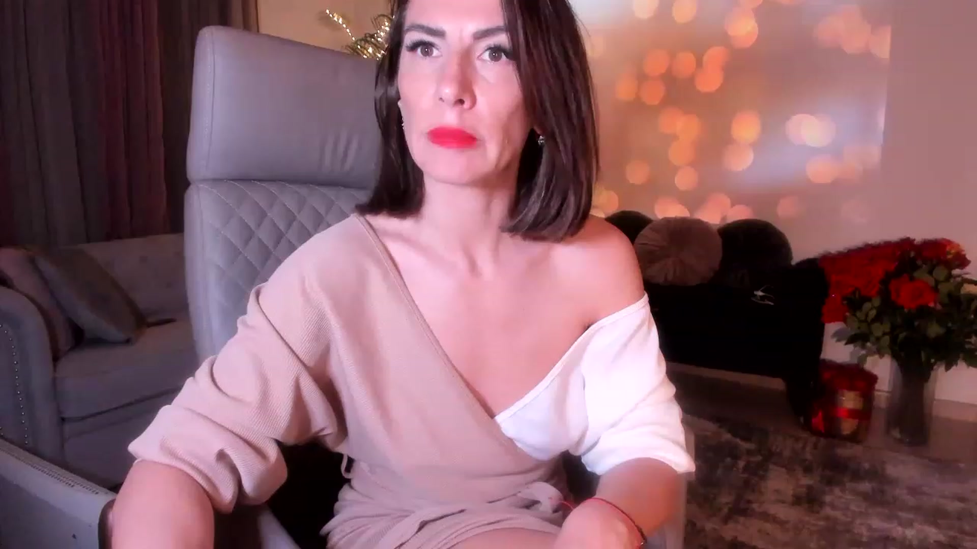 Gallery image thumbnail from Aarte_miss's myfreecams stream on, 05/05/2023, 21:04 image 3 of 20