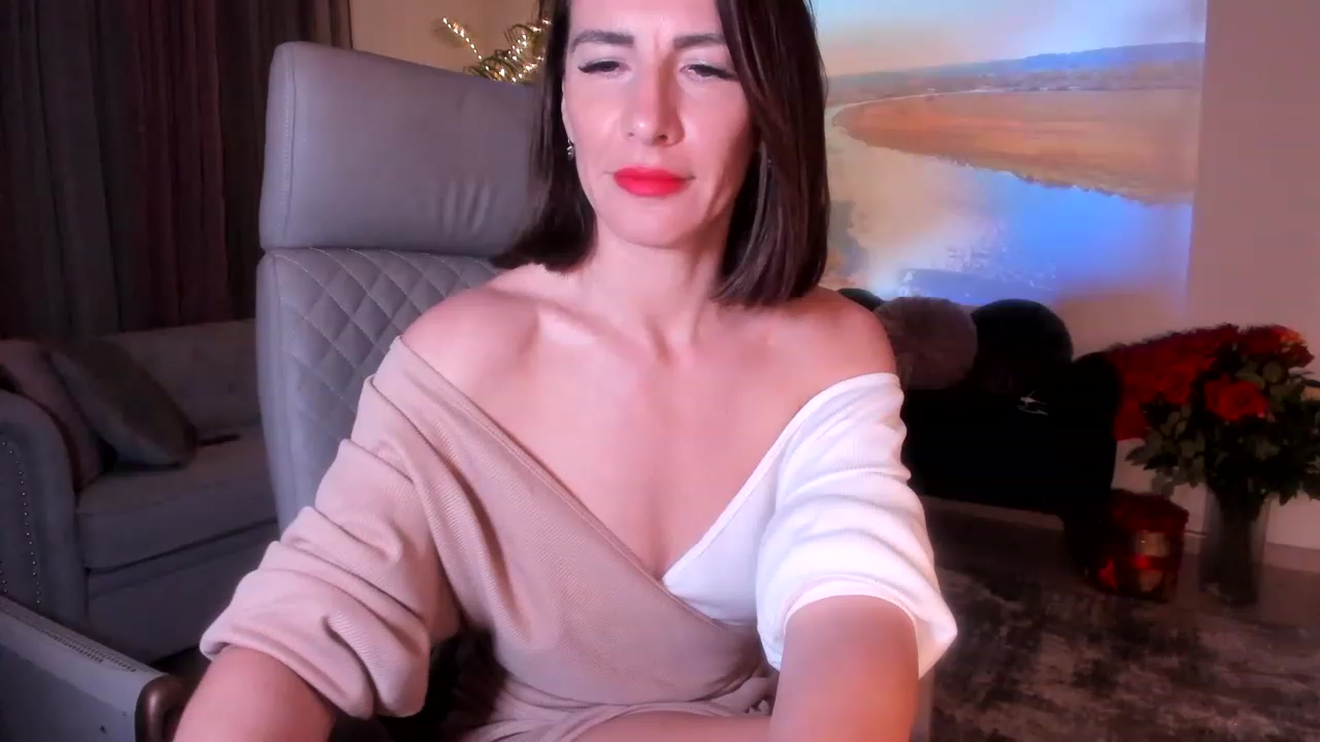 Gallery image thumbnail from Aarte_miss's myfreecams stream on, 05/05/2023, 21:04 image 16 of 20