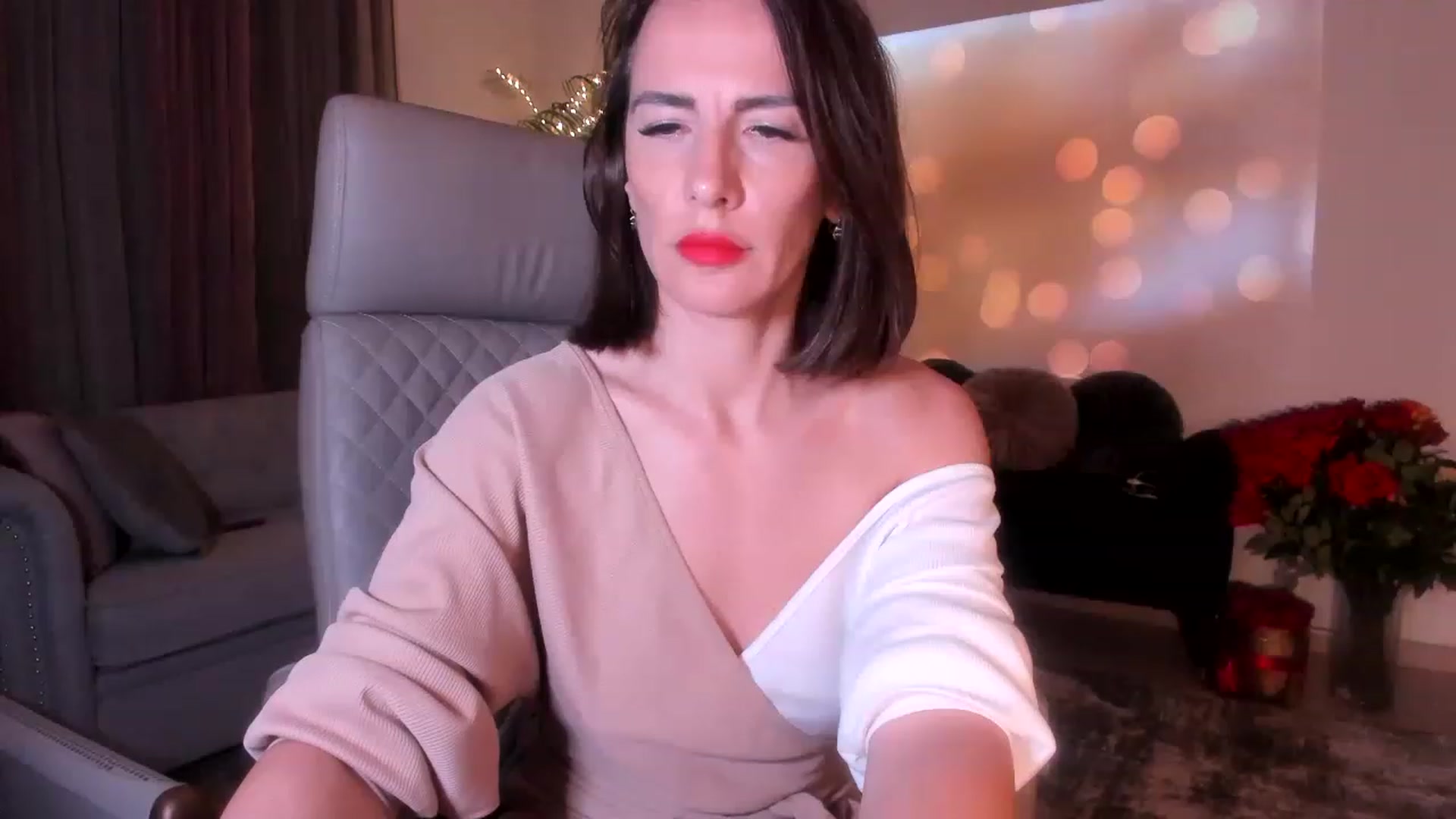 Gallery image thumbnail from Aarte_miss's myfreecams stream on, 05/05/2023, 21:04 image 5 of 20
