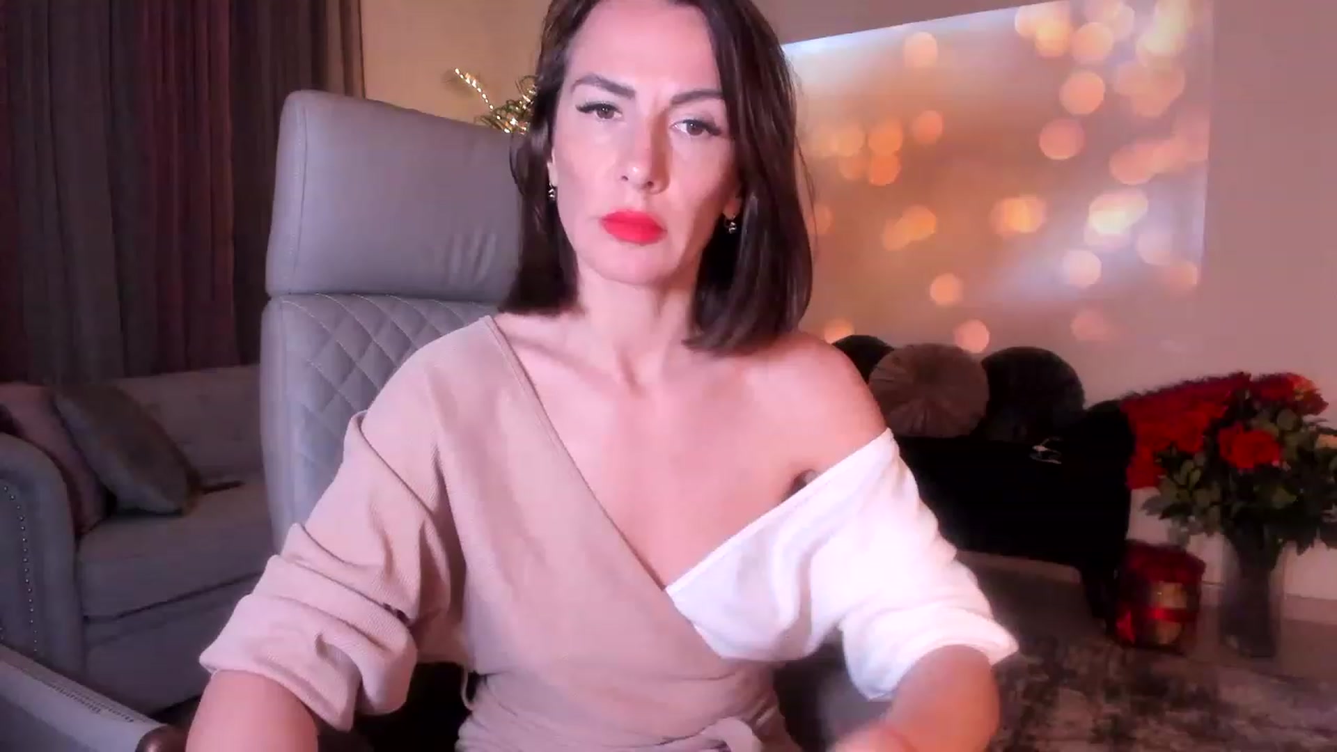 Gallery image thumbnail from Aarte_miss's myfreecams stream on, 05/05/2023, 21:04 image 4 of 20
