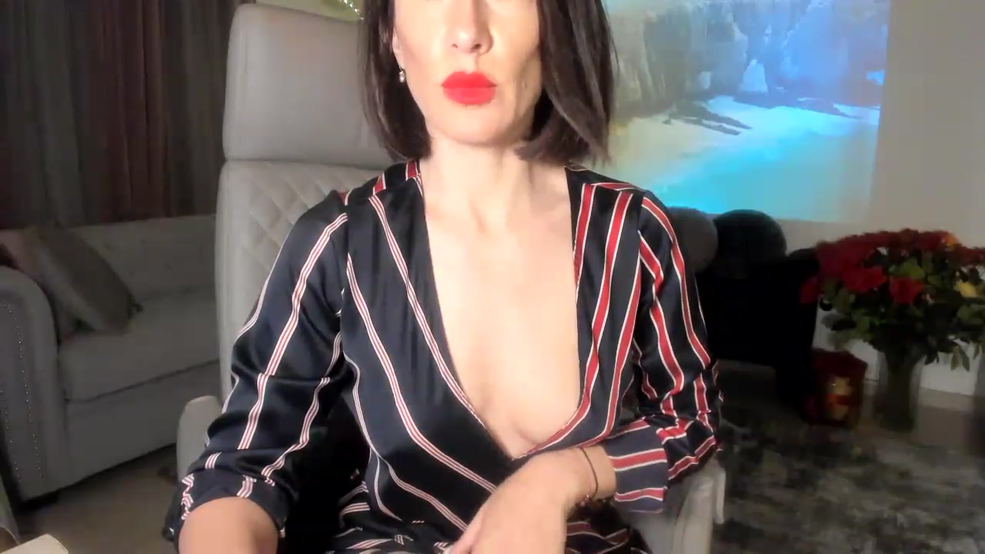 Gallery image thumbnail from Aarte_miss's myfreecams stream on, 05/14/2023, 24:34 image 14 of 20