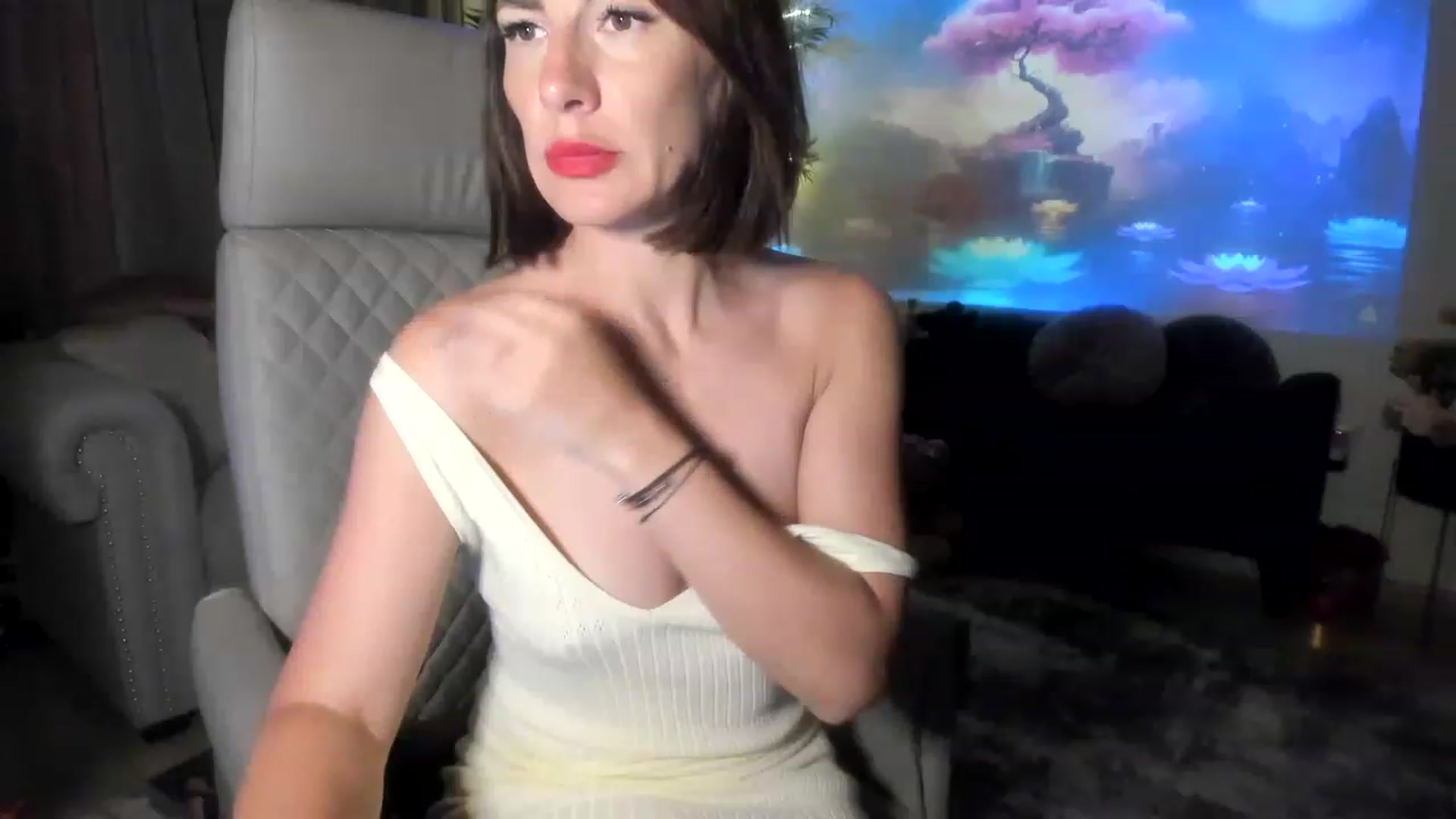 Gallery image thumbnail from Aarte_miss's myfreecams stream on, 06/04/2023, 24:54 image 16 of 20