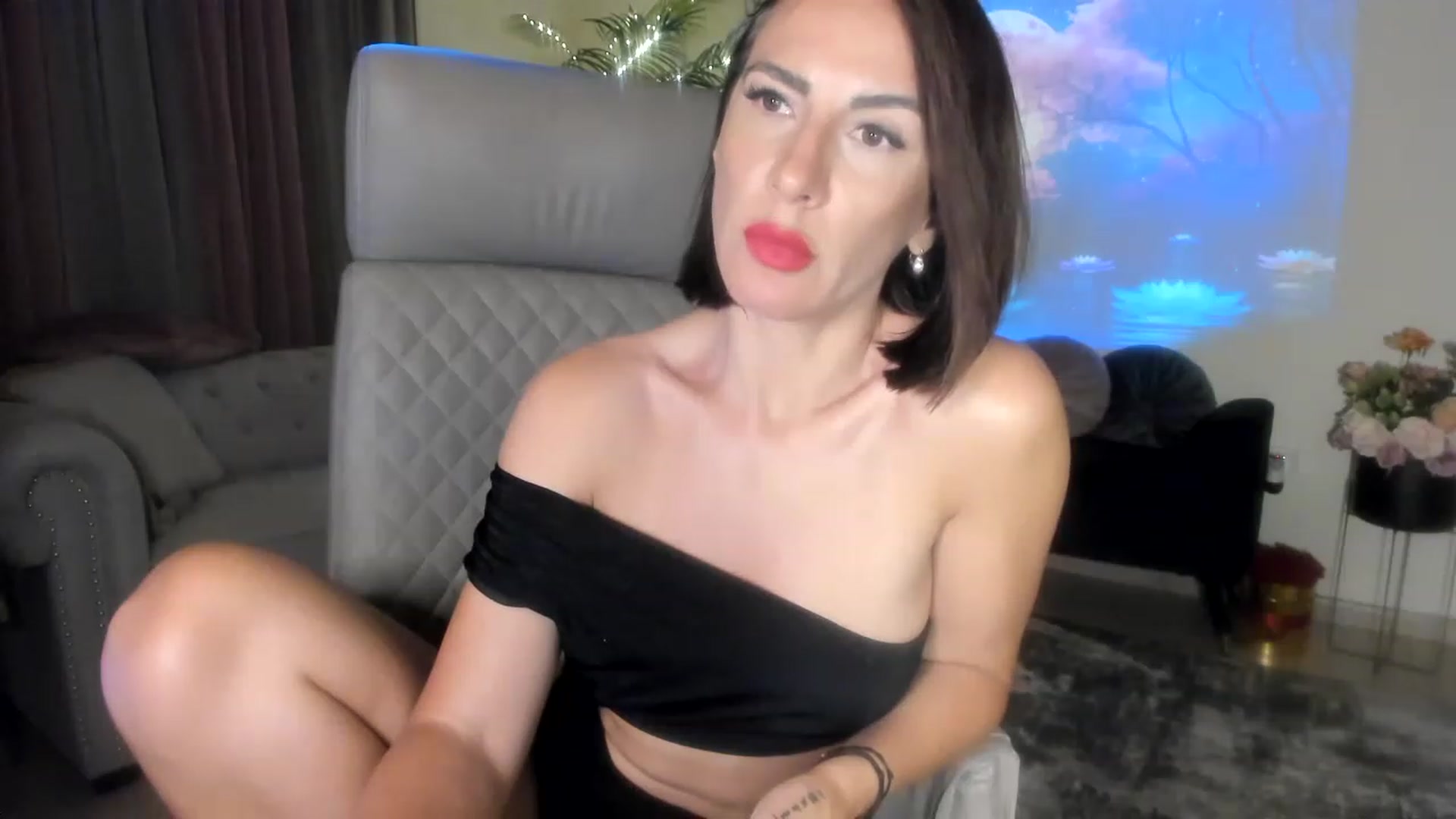 Gallery image thumbnail from Aarte_miss's myfreecams stream on, 06/04/2023, 21:50 image 19 of 20