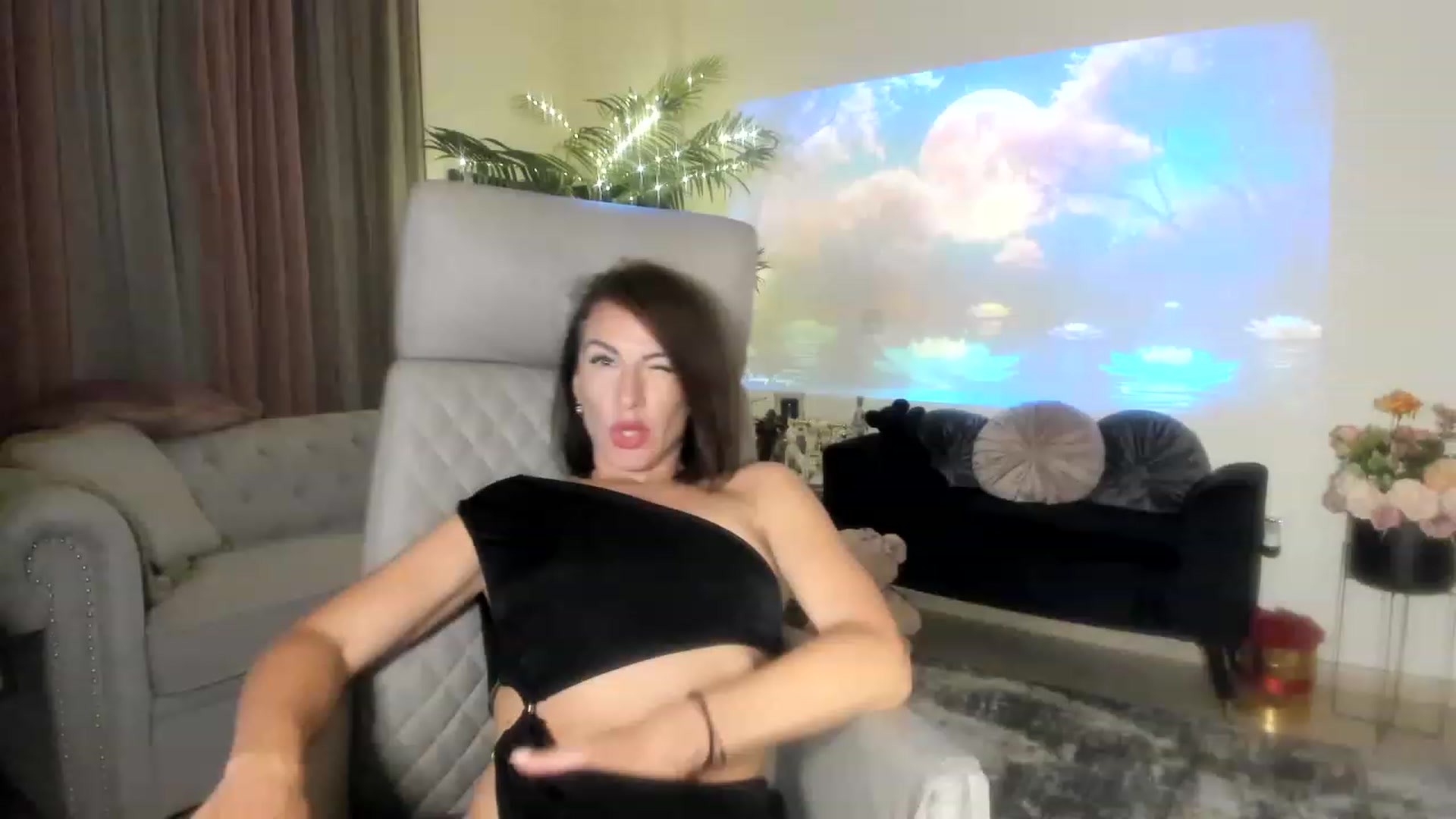 Gallery image thumbnail from Aarte_miss's myfreecams stream on, 06/05/2023, 24:21 image 8 of 20