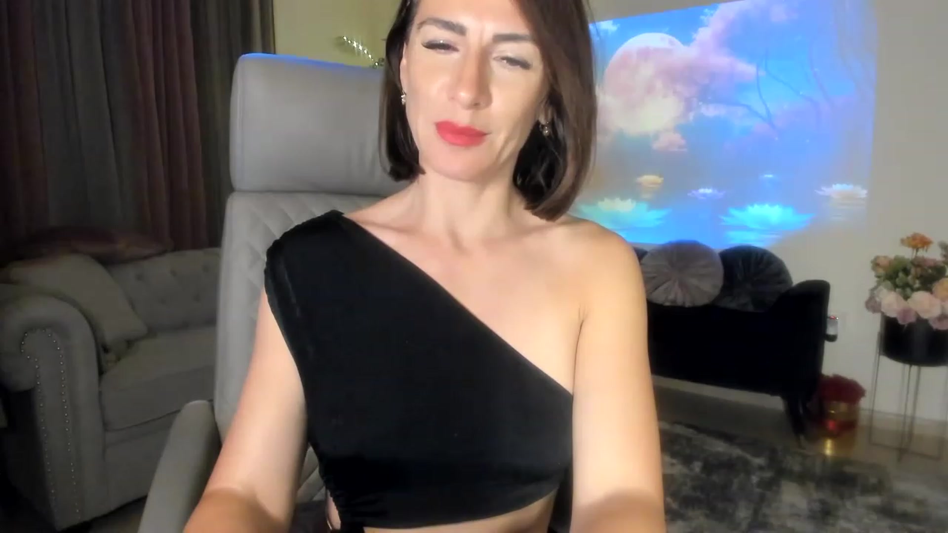 Gallery image thumbnail from Aarte_miss's myfreecams stream on, 06/05/2023, 24:21 image 6 of 20