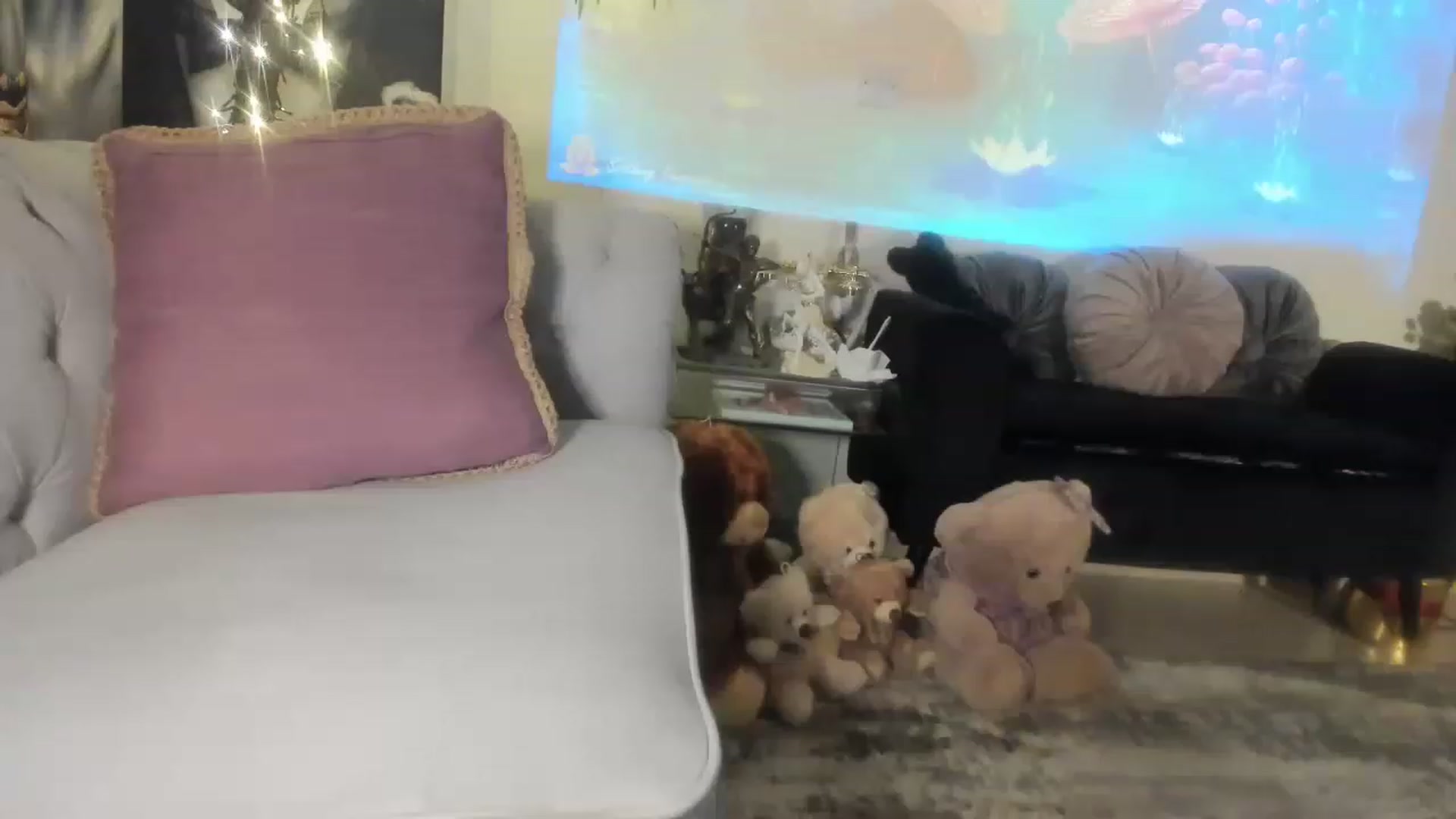 Gallery image thumbnail from Aarte_miss's myfreecams stream on, 06/11/2023, 01:56 image 17 of 20