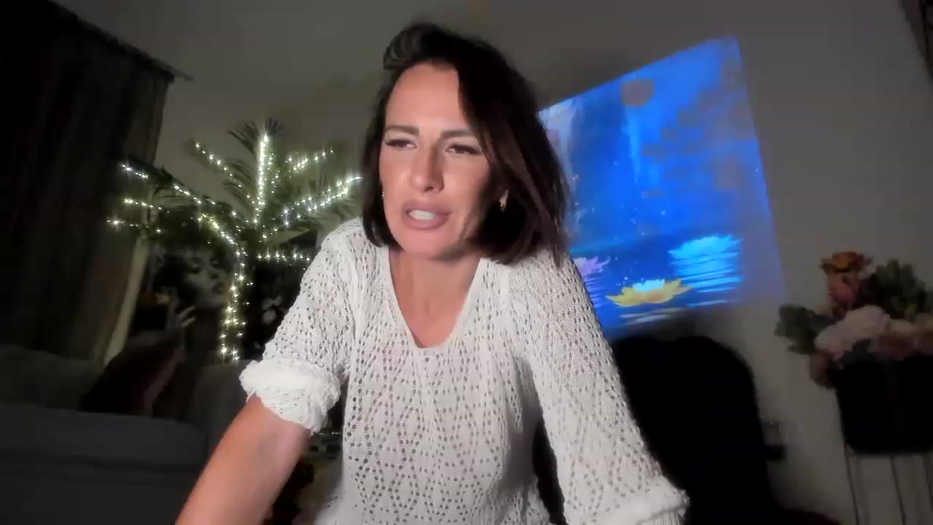 Gallery image thumbnail from Aarte_miss's myfreecams stream on, 06/25/2023, 24:12 image 16 of 20
