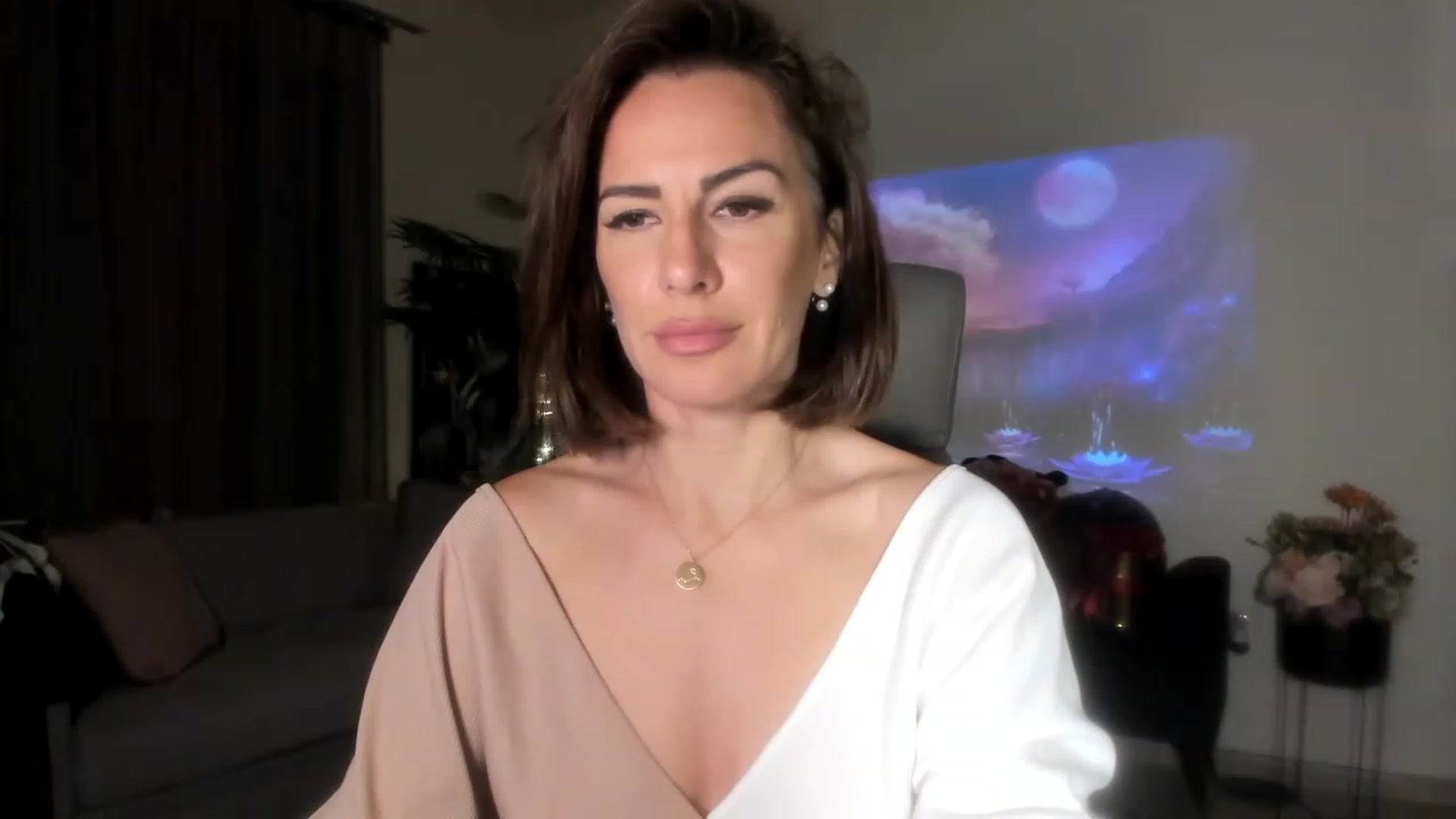 Gallery image thumbnail from Aarte_miss's myfreecams stream on, 08/06/2023, 24:09 image 2 of 20