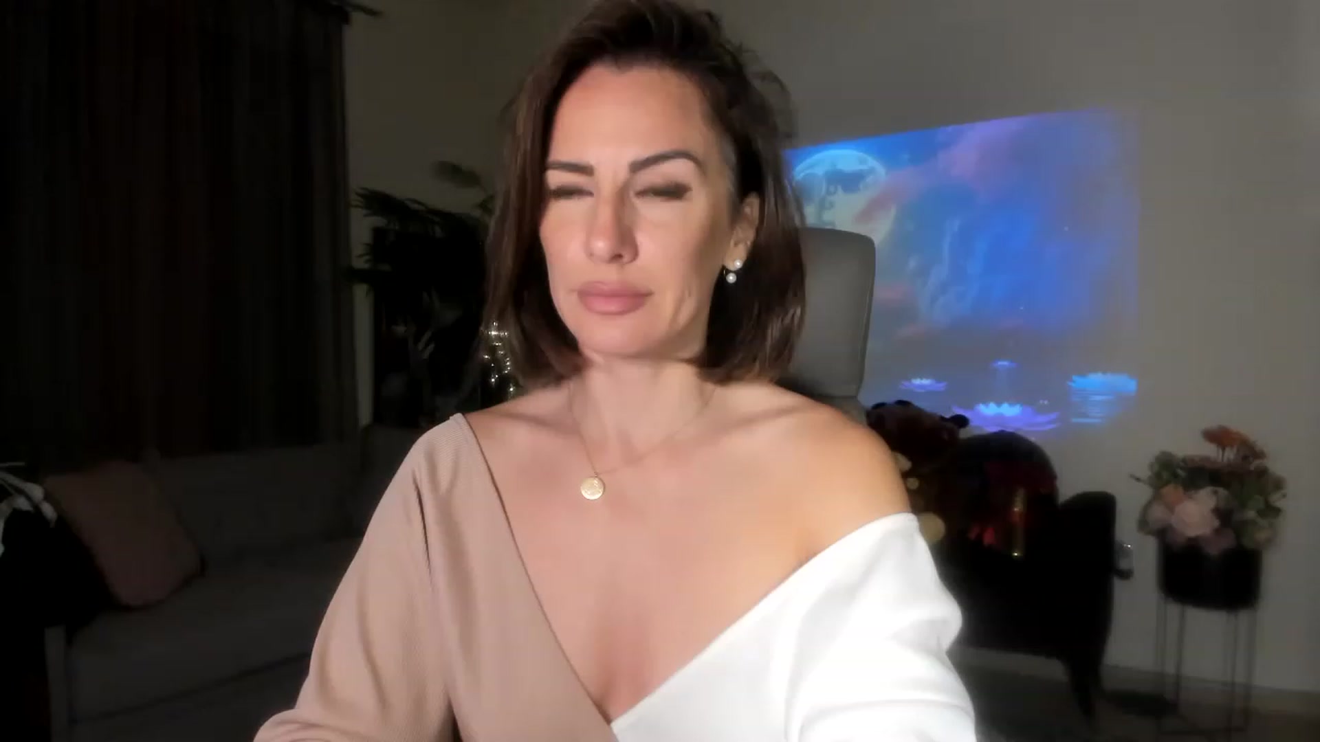 Gallery image thumbnail from Aarte_miss's myfreecams stream on, 08/06/2023, 24:09 image 5 of 20