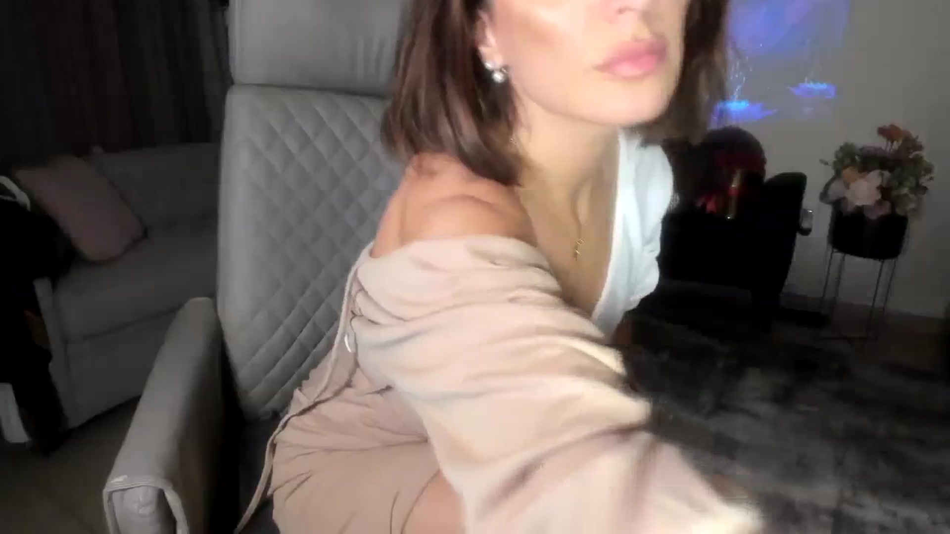 Gallery image thumbnail from Aarte_miss's myfreecams stream on, 08/06/2023, 01:12 image 4 of 20