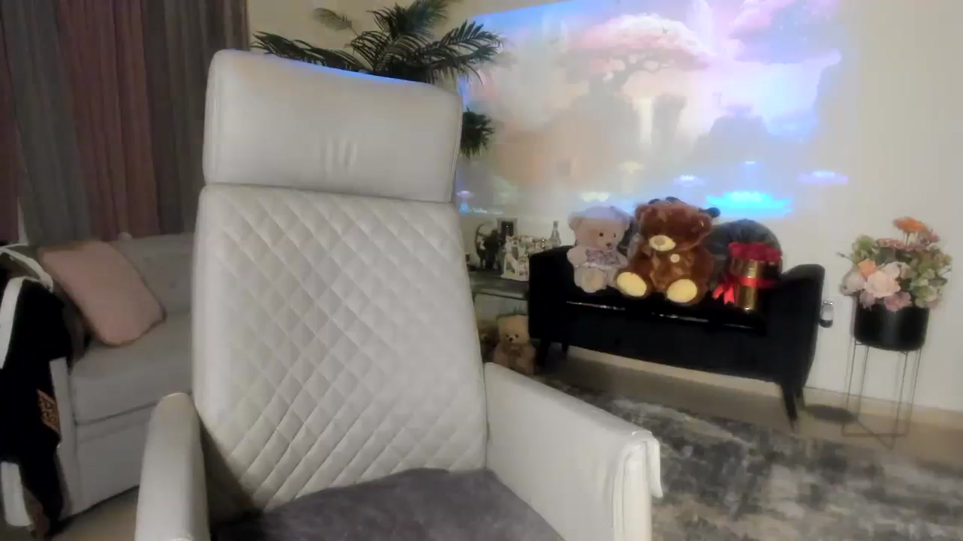Gallery image thumbnail from Aarte_miss's myfreecams stream on, 08/06/2023, 01:12 image 15 of 20