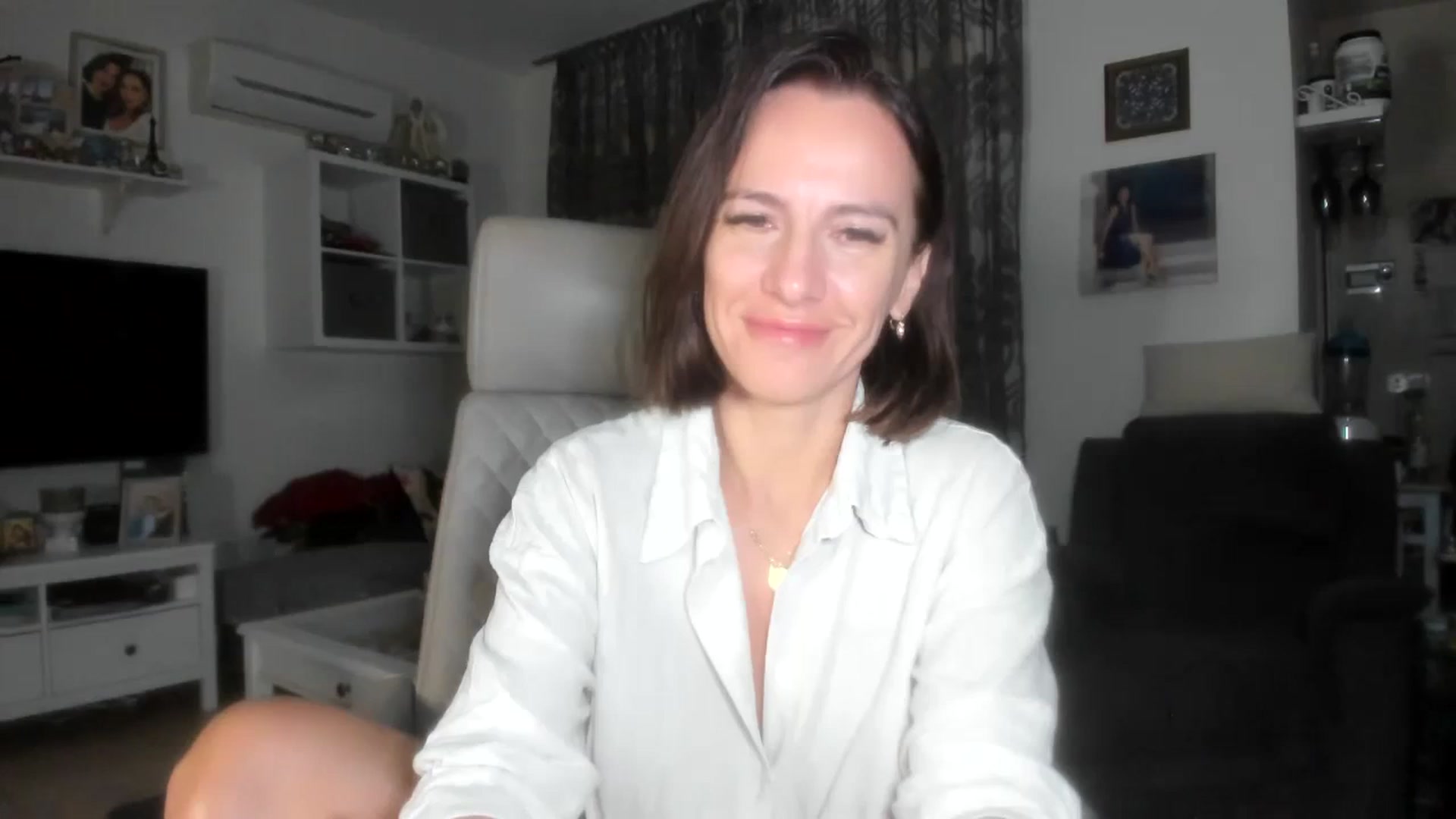 Gallery image thumbnail from Aarte_miss's myfreecams stream on, 11/13/2023, 24:01 image 6 of 20