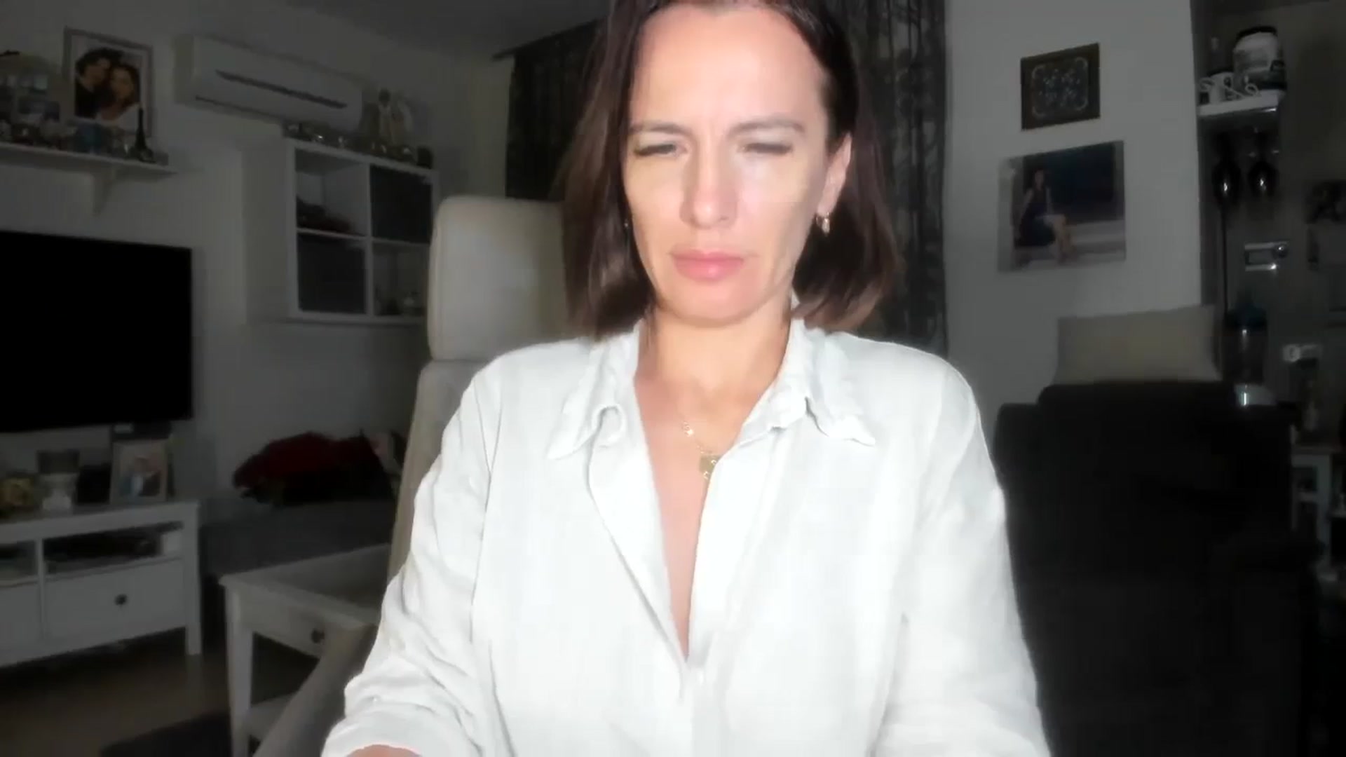 Gallery image thumbnail from Aarte_miss's myfreecams stream on, 11/13/2023, 24:01 image 10 of 20