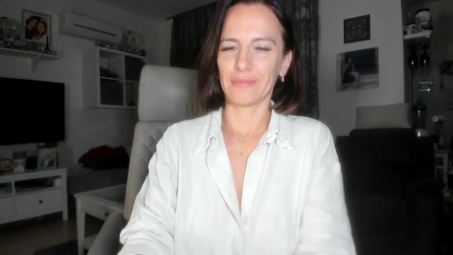 Gallery image thumbnail from Aarte_miss's myfreecams stream on, 11/13/2023, 24:01 image 11 of 20