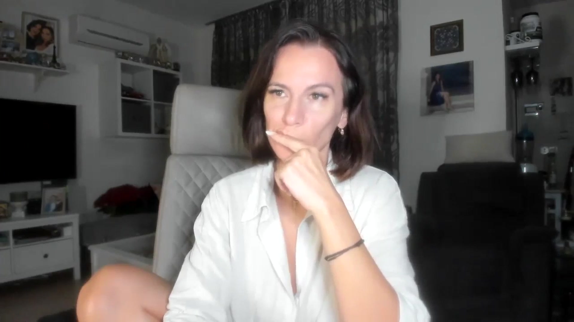 Gallery image thumbnail from Aarte_miss's myfreecams stream on, 11/13/2023, 24:01 image 20 of 20