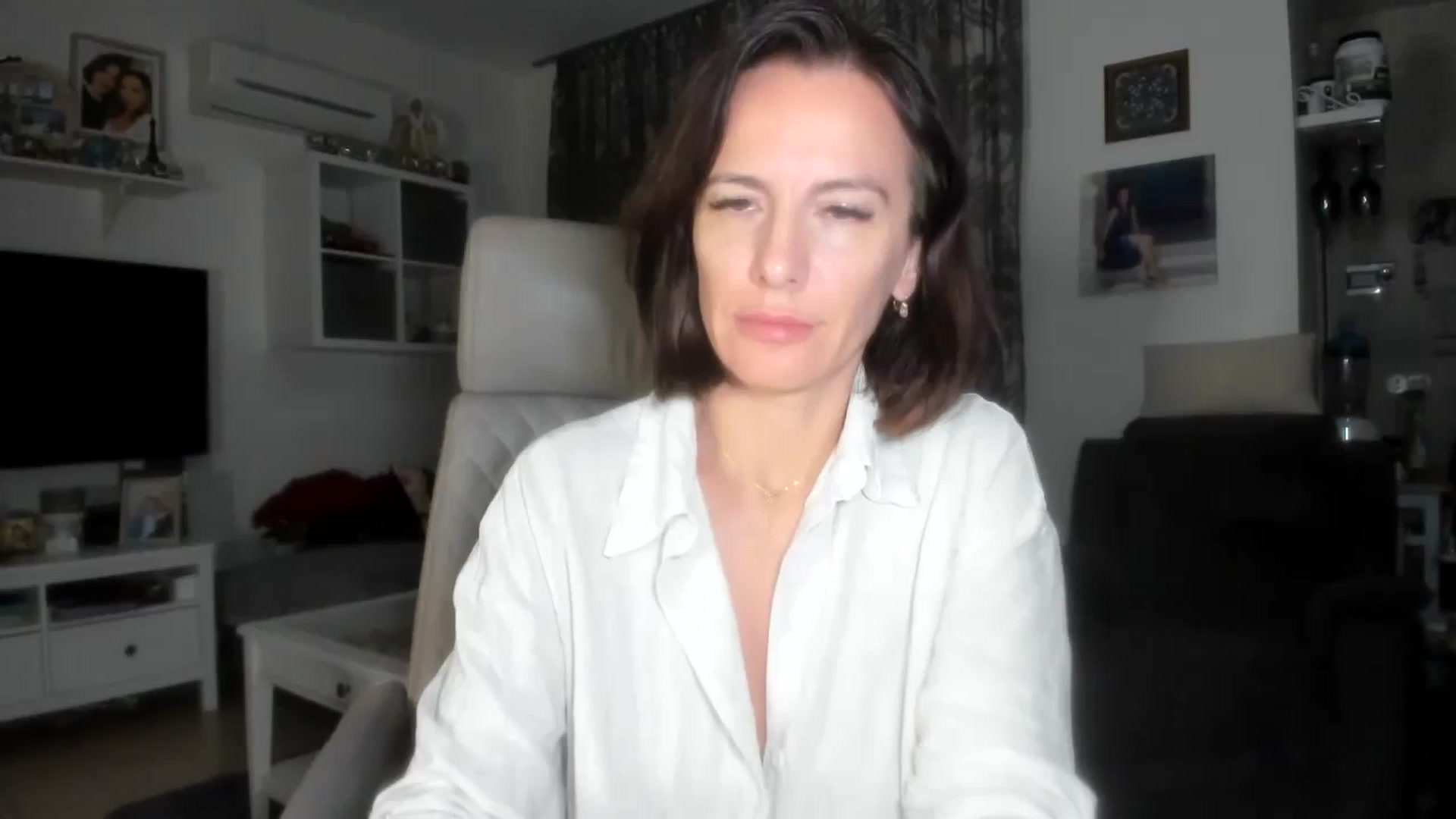 Gallery image thumbnail from Aarte_miss's myfreecams stream on, 11/13/2023, 24:01 image 15 of 20