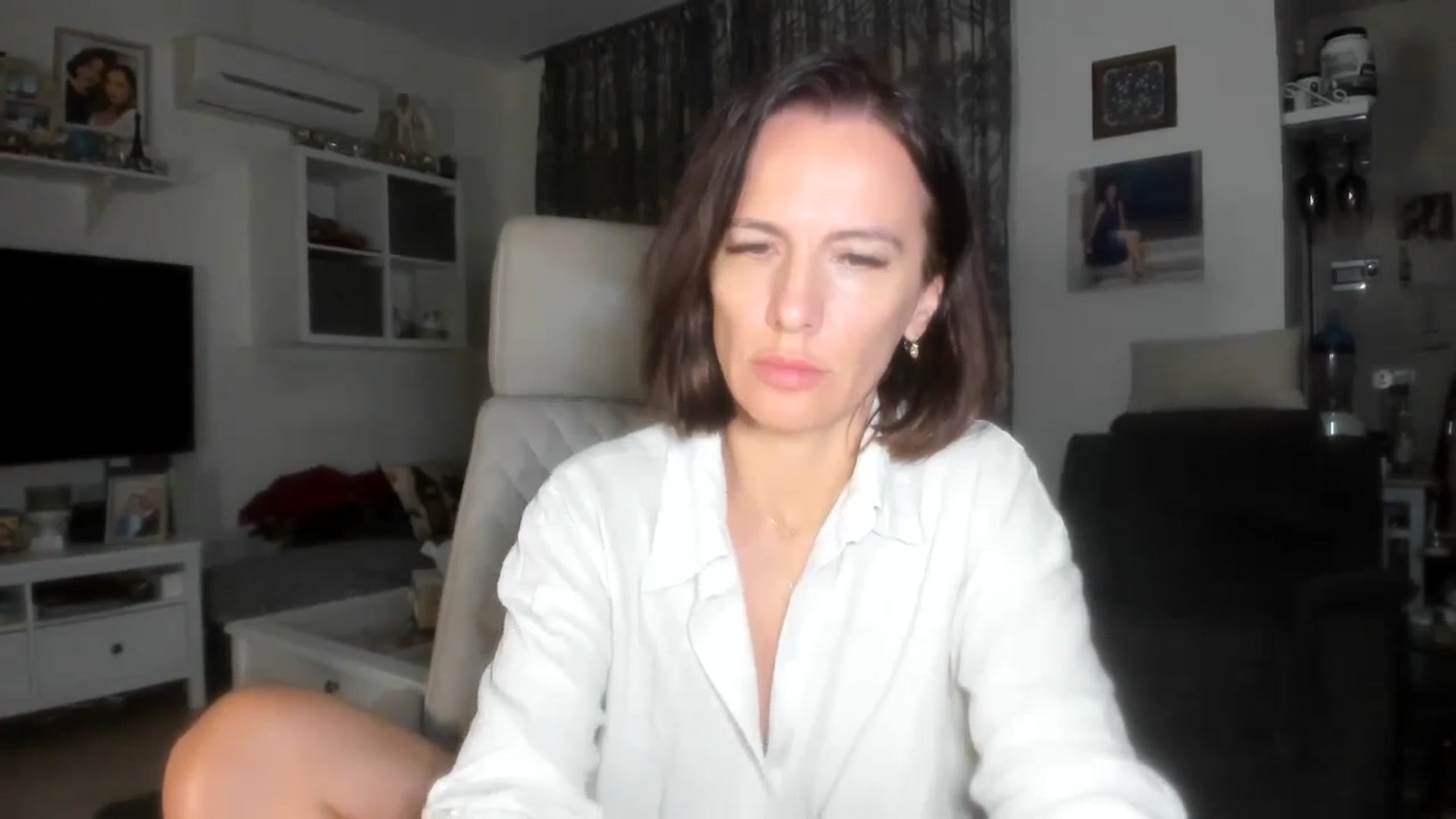 Gallery image thumbnail from Aarte_miss's myfreecams stream on, 11/13/2023, 24:47 image 17 of 20