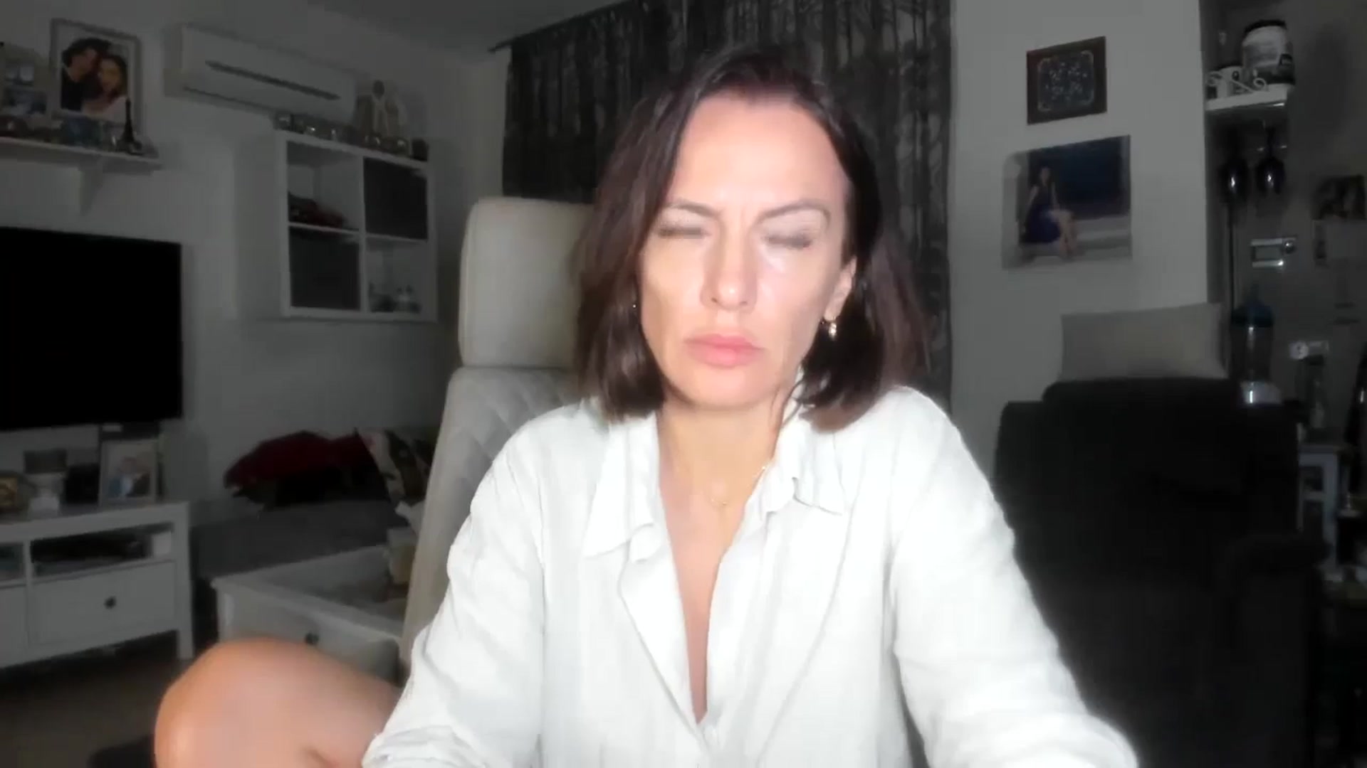 Gallery image thumbnail from Aarte_miss's myfreecams stream on, 11/13/2023, 24:47 image 16 of 20