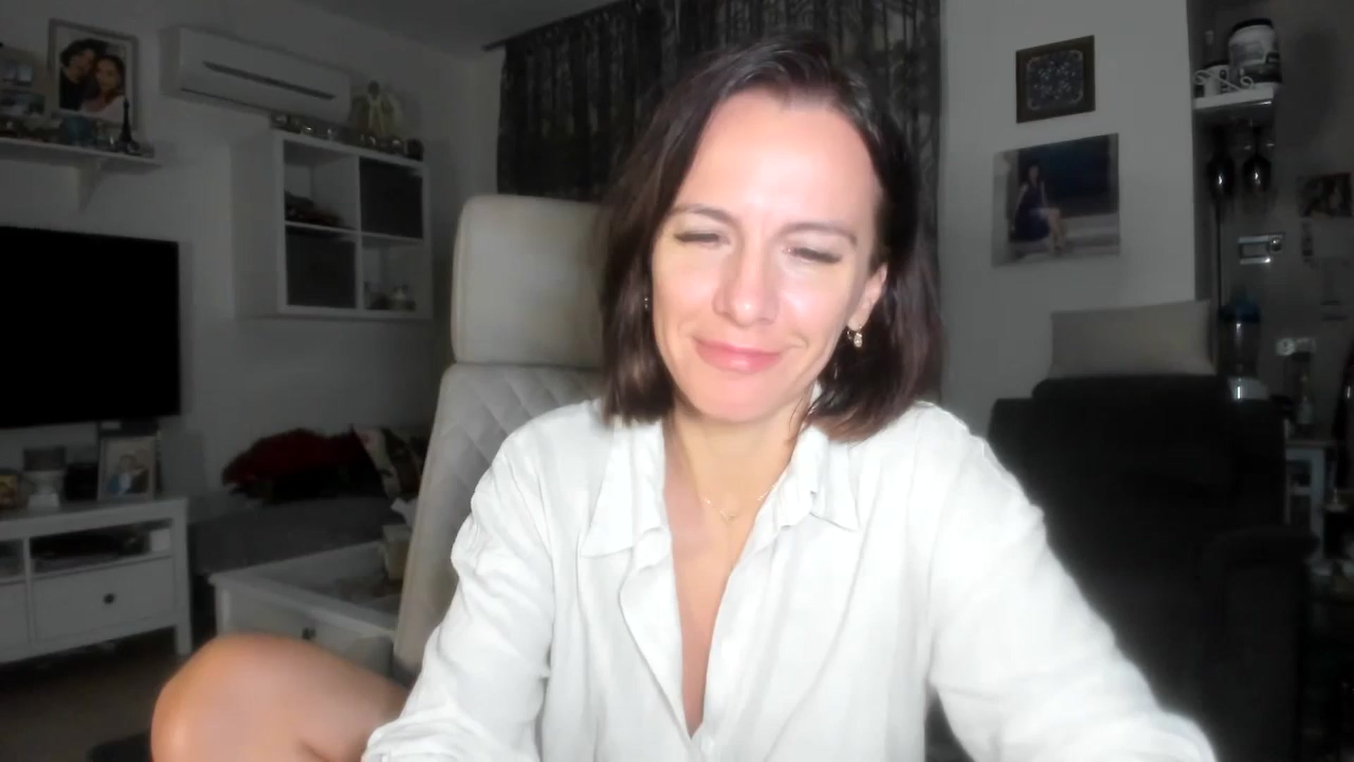 Gallery image thumbnail from Aarte_miss's myfreecams stream on, 11/13/2023, 24:47 image 13 of 20