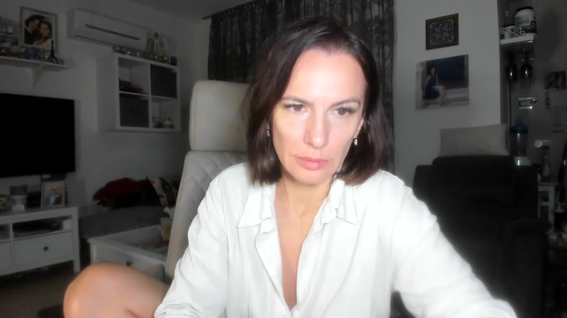 Gallery image thumbnail from Aarte_miss's myfreecams stream on, 11/13/2023, 24:47 image 14 of 20