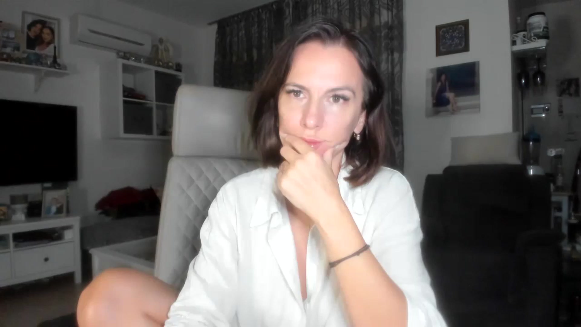 Gallery image thumbnail from Aarte_miss's myfreecams stream on, 11/13/2023, 24:47 image 1 of 20