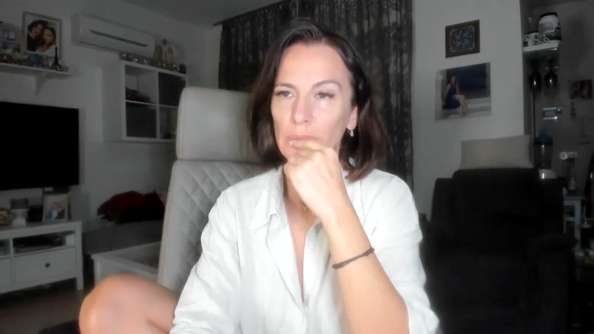 Gallery image thumbnail from Aarte_miss's myfreecams stream on, 11/13/2023, 24:47 image 3 of 20