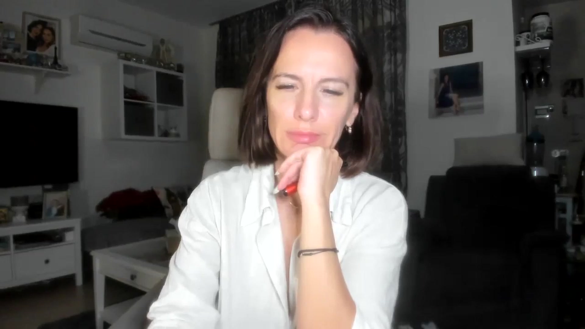 Gallery image thumbnail from Aarte_miss's myfreecams stream on, 11/13/2023, 01:13 image 11 of 20