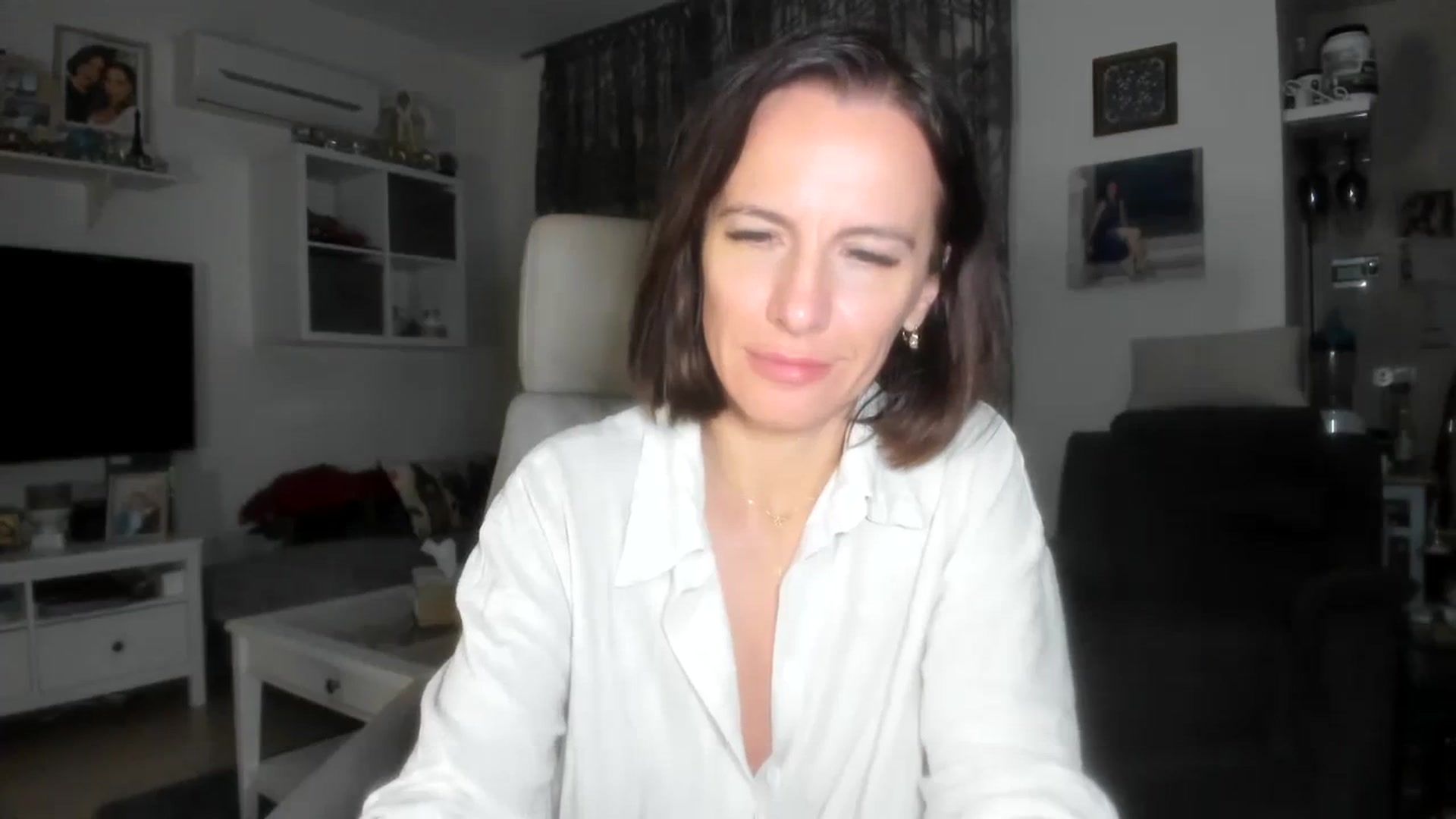 Gallery image thumbnail from Aarte_miss's myfreecams stream on, 11/13/2023, 01:13 image 18 of 20