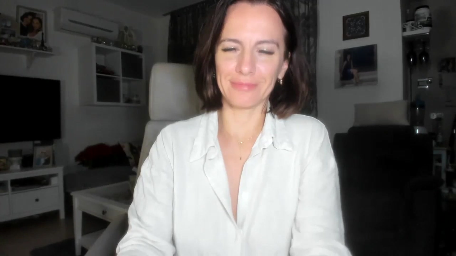 Gallery image thumbnail from Aarte_miss's myfreecams stream on, 11/13/2023, 01:13 image 2 of 20