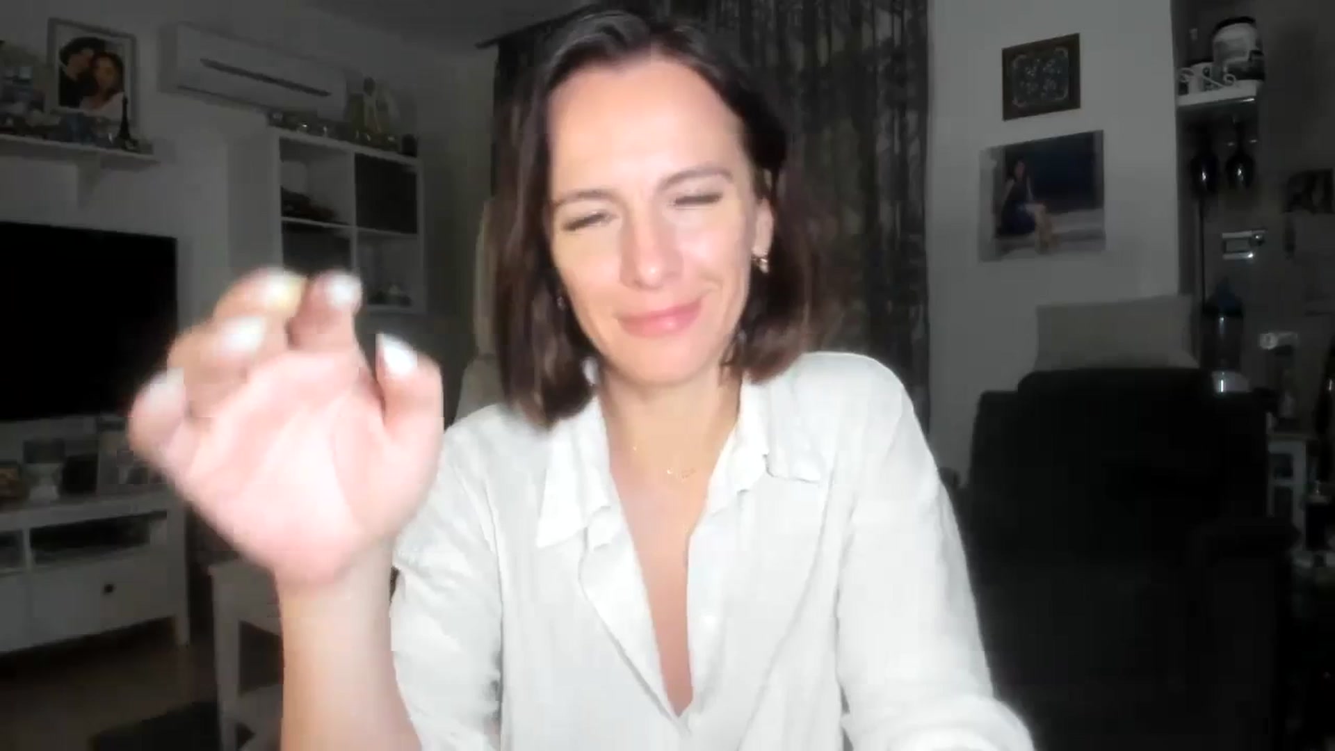 Gallery image thumbnail from Aarte_miss's myfreecams stream on, 11/13/2023, 01:13 image 19 of 20