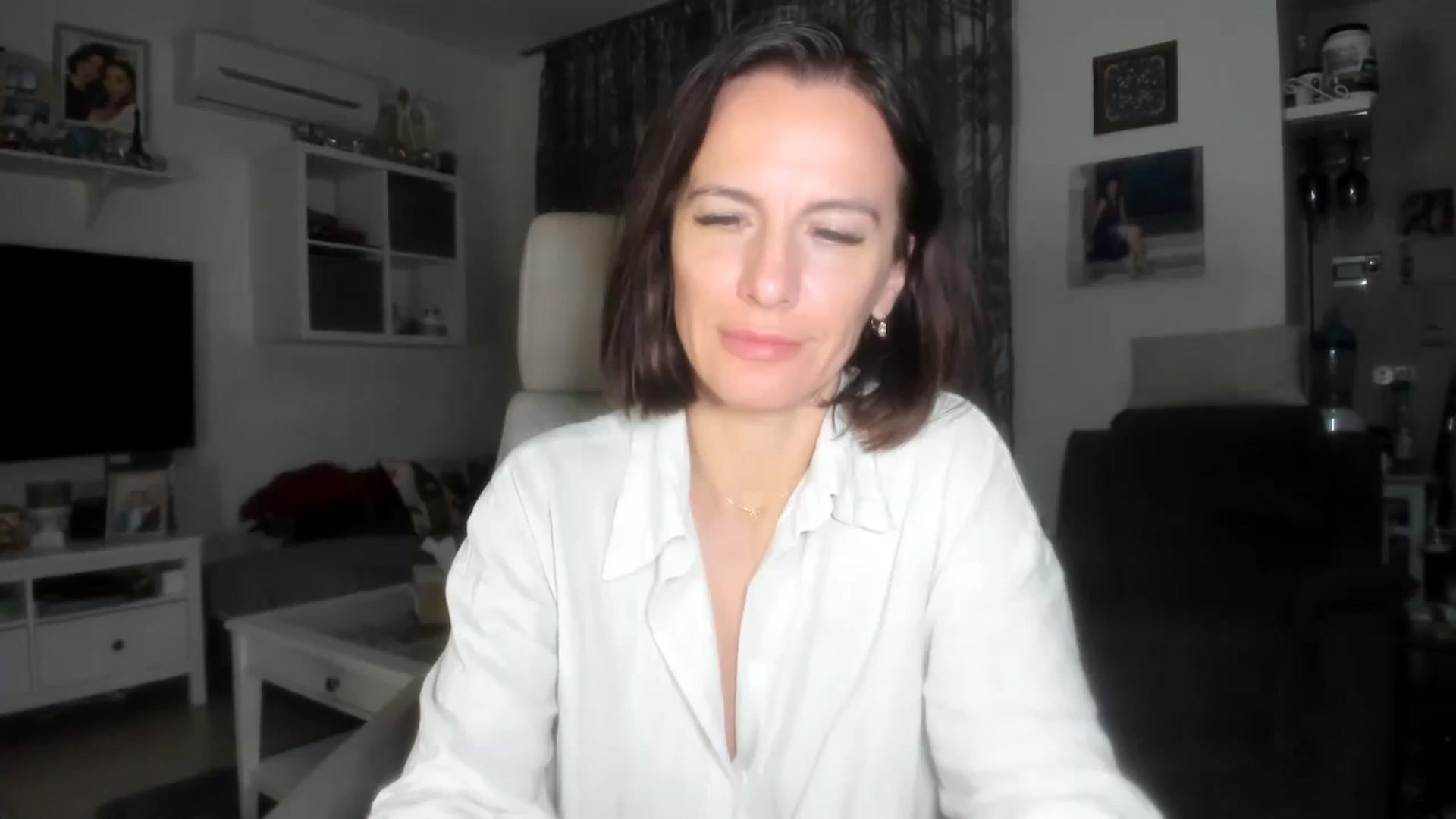 Gallery image thumbnail from Aarte_miss's myfreecams stream on, 11/13/2023, 01:13 image 12 of 20