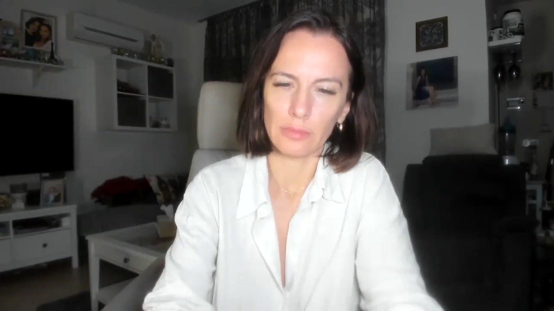 Gallery image thumbnail from Aarte_miss's myfreecams stream on, 11/13/2023, 01:13 image 13 of 20