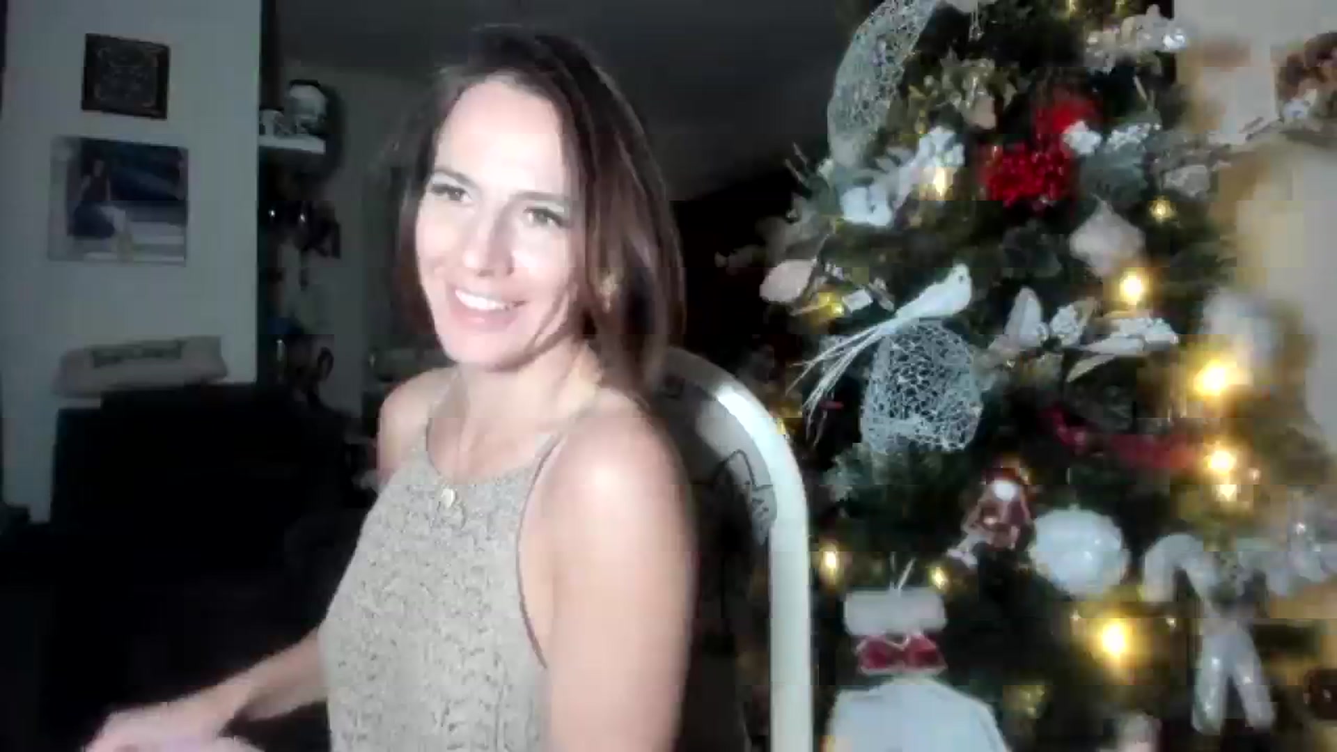 Gallery image thumbnail from Aarte_miss's myfreecams stream on, 12/03/2023, 17:00 image 5 of 20