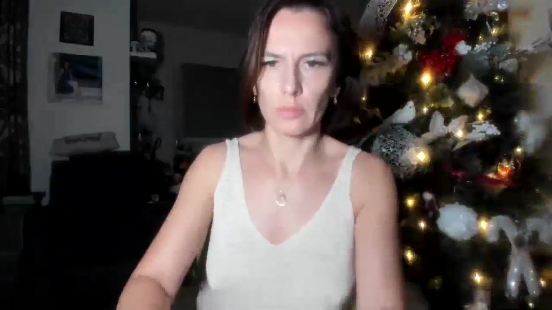 Gallery image thumbnail from Aarte_miss's myfreecams stream on, 12/04/2023, 18:18 image 6 of 20