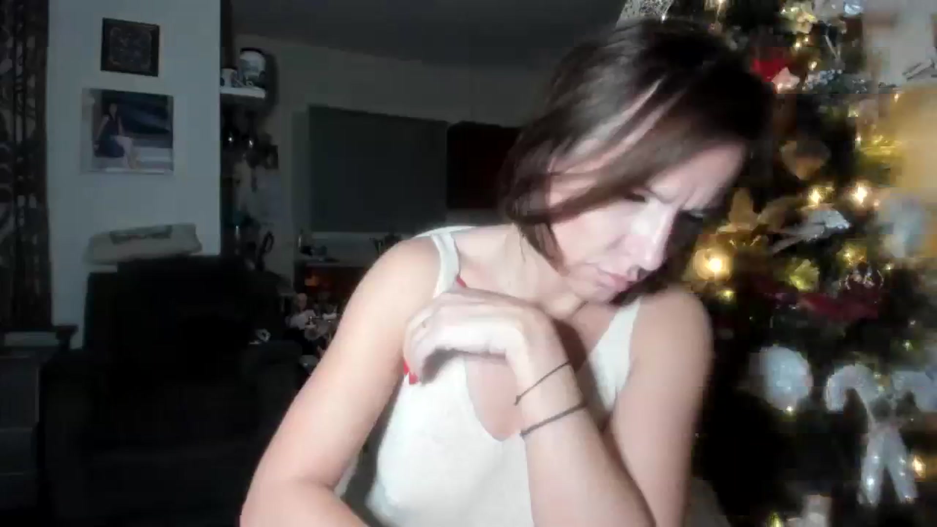 Gallery image thumbnail from Aarte_miss's myfreecams stream on, 12/04/2023, 18:18 image 7 of 20