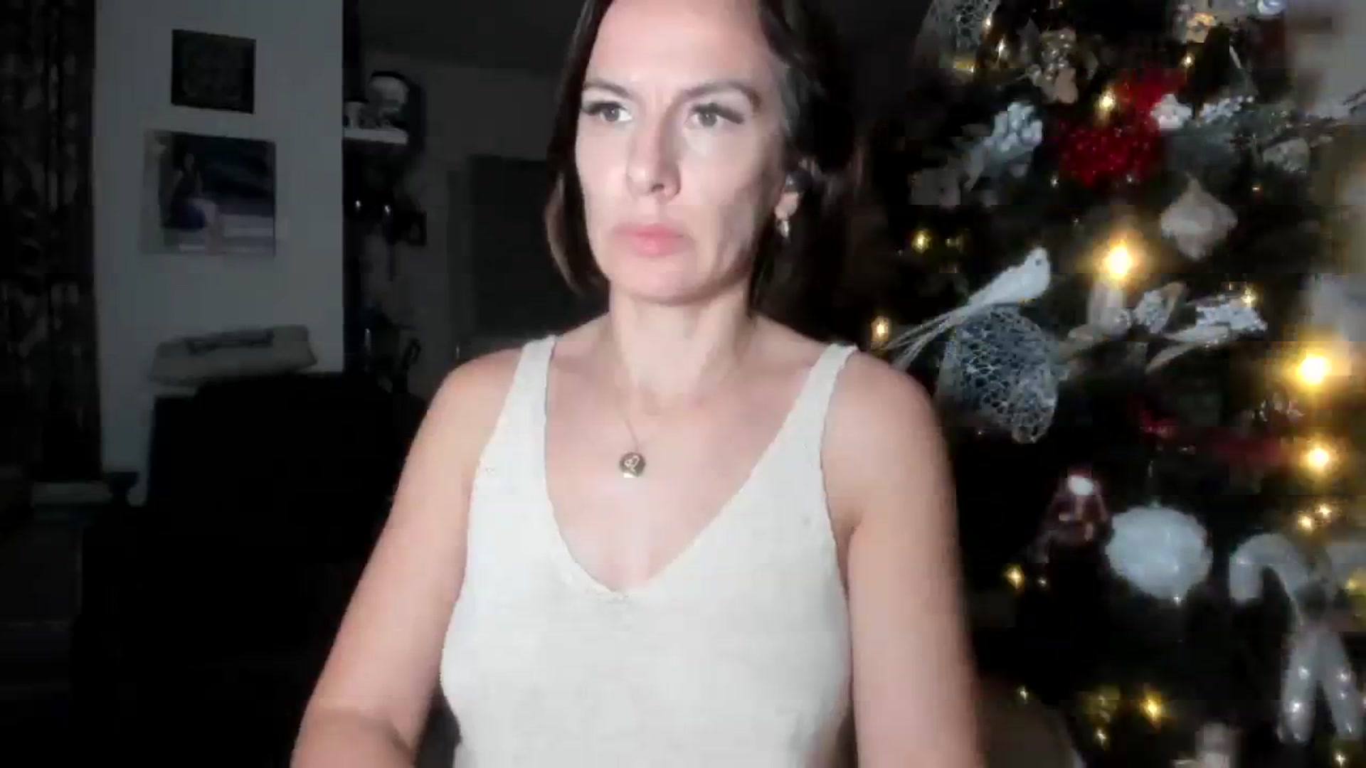 Gallery image thumbnail from Aarte_miss's myfreecams stream on, 12/04/2023, 18:18 image 17 of 20