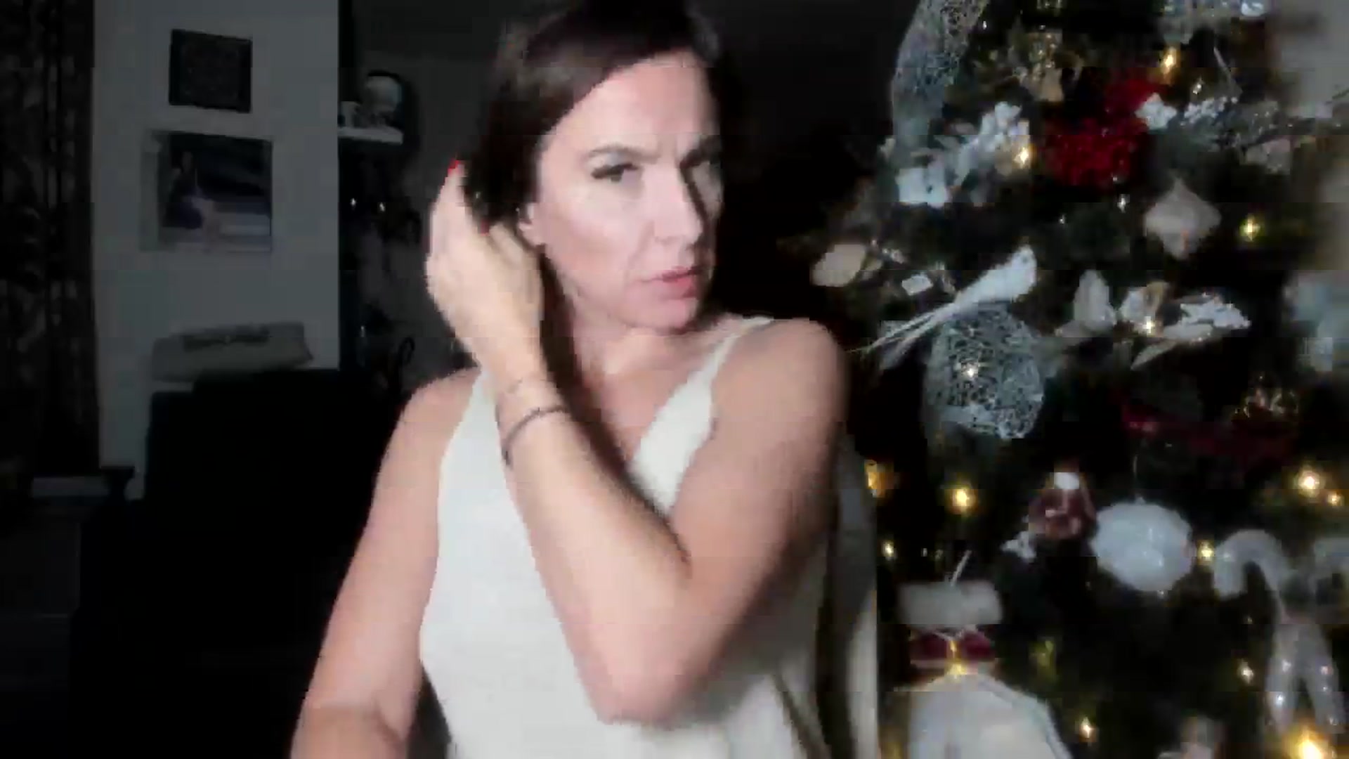 Gallery image thumbnail from Aarte_miss's myfreecams stream on, 12/04/2023, 18:18 image 15 of 20